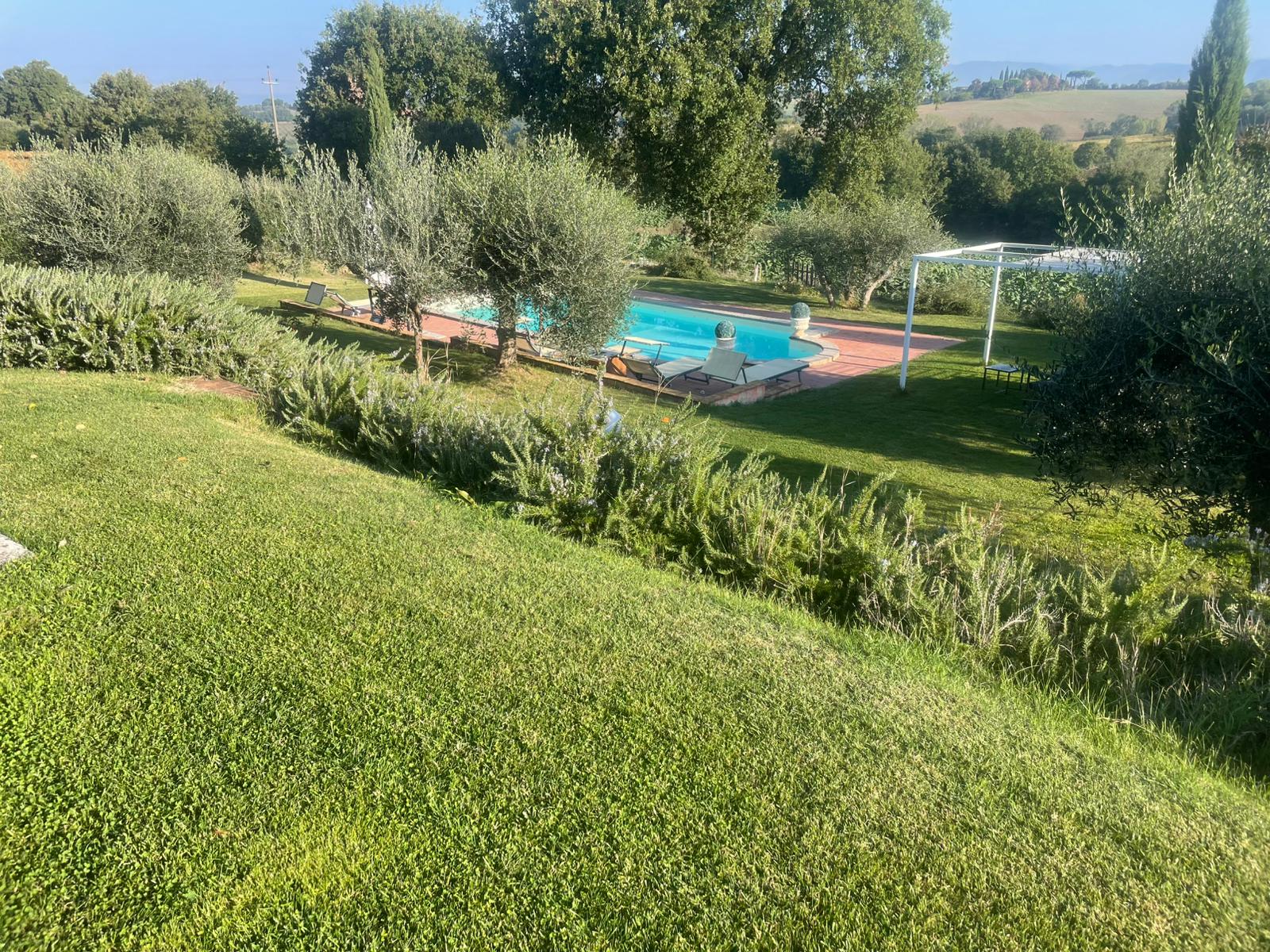 Villa sofisticata con giardino e piscina a Cortone, Toscana.