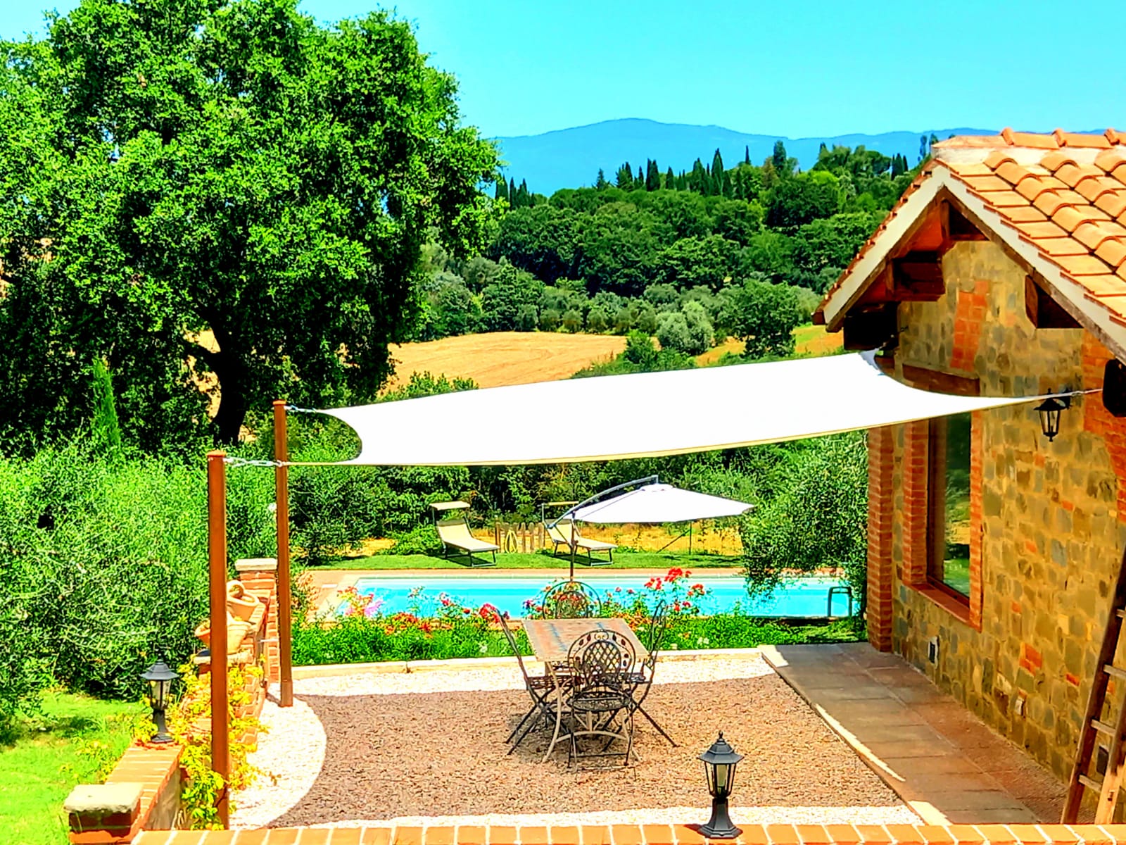 Villa sofisticata con giardino e piscina a Cortone, Toscana.