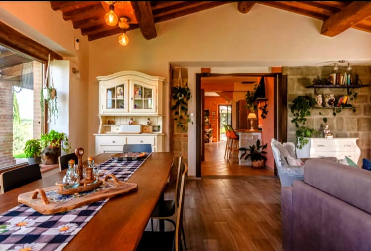 Villa sofisticata con giardino e piscina a Cortone, Toscana.