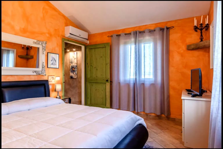 Villa sofisticata con giardino e piscina a Cortone, Toscana.