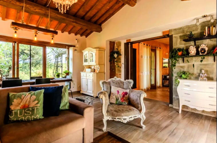 Villa sofisticata con giardino e piscina a Cortone, Toscana.