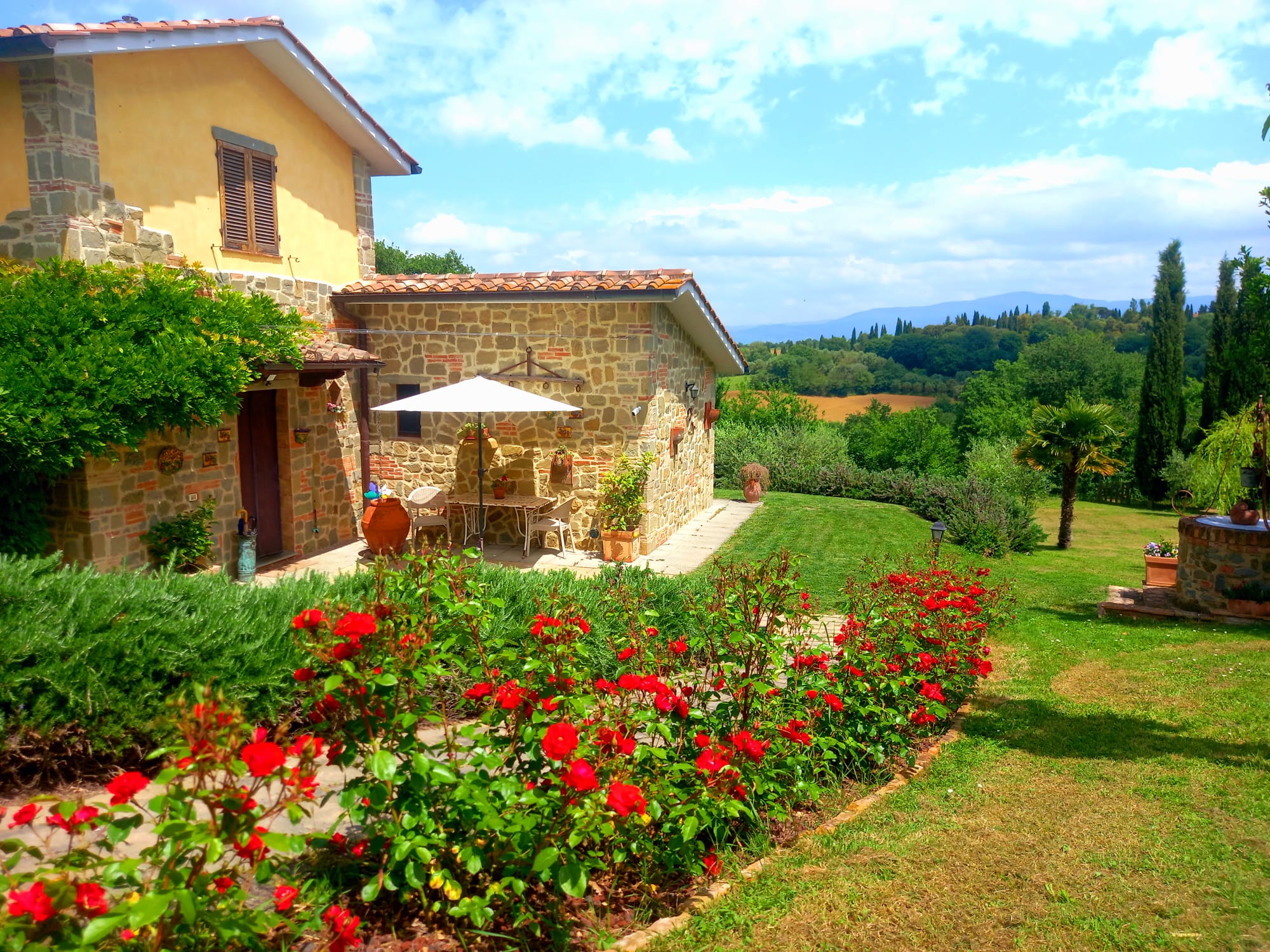 Villa sofisticata con giardino e piscina a Cortone, Toscana.