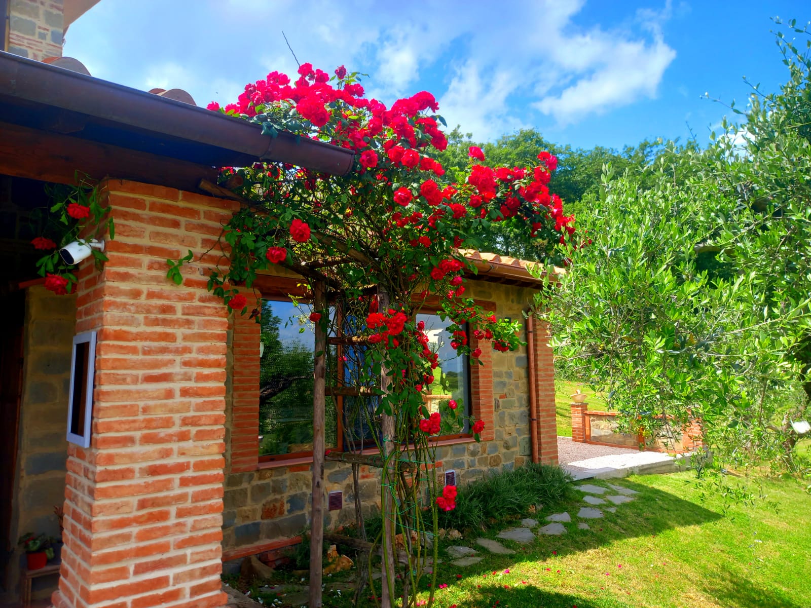 Villa sofisticata con giardino e piscina a Cortone, Toscana.