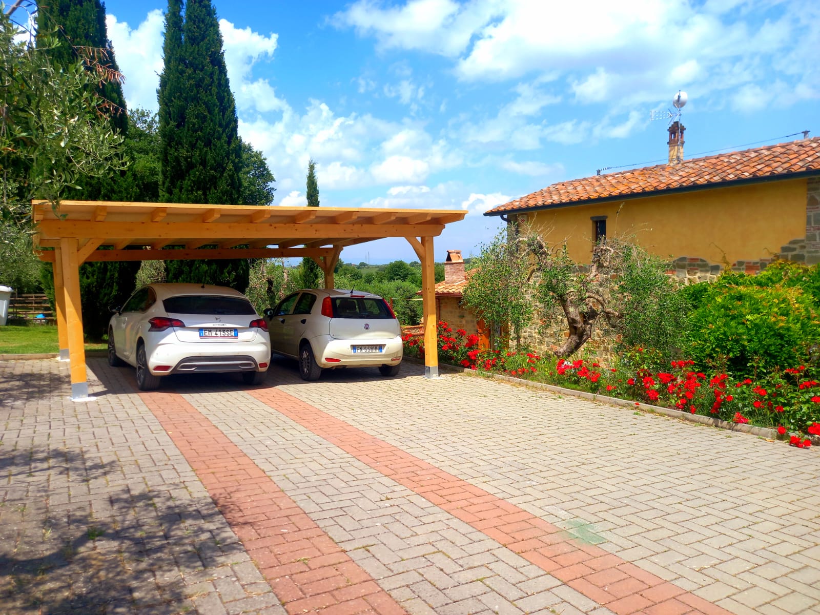 Villa sofisticata con giardino e piscina a Cortone, Toscana.