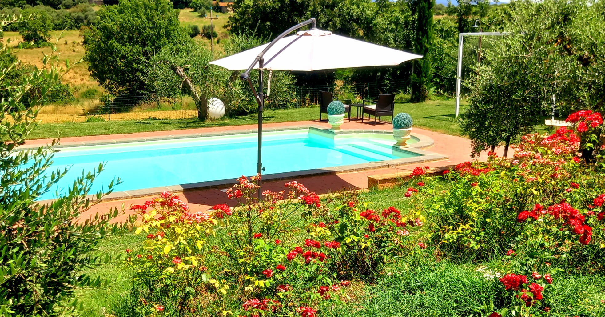 Villa sofisticata con giardino e piscina a Cortone, Toscana.