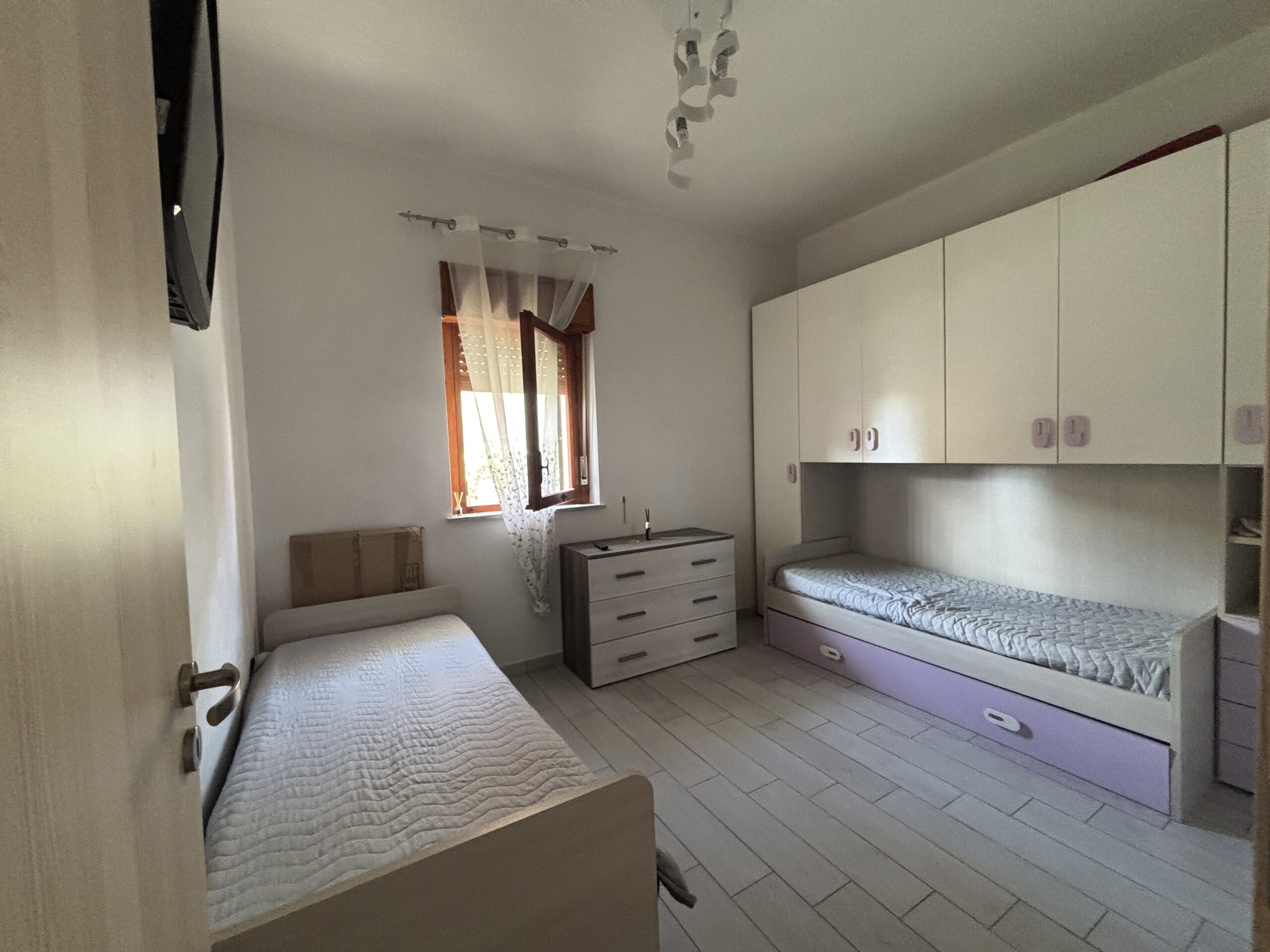 Convenient flat a few steps from the centre.