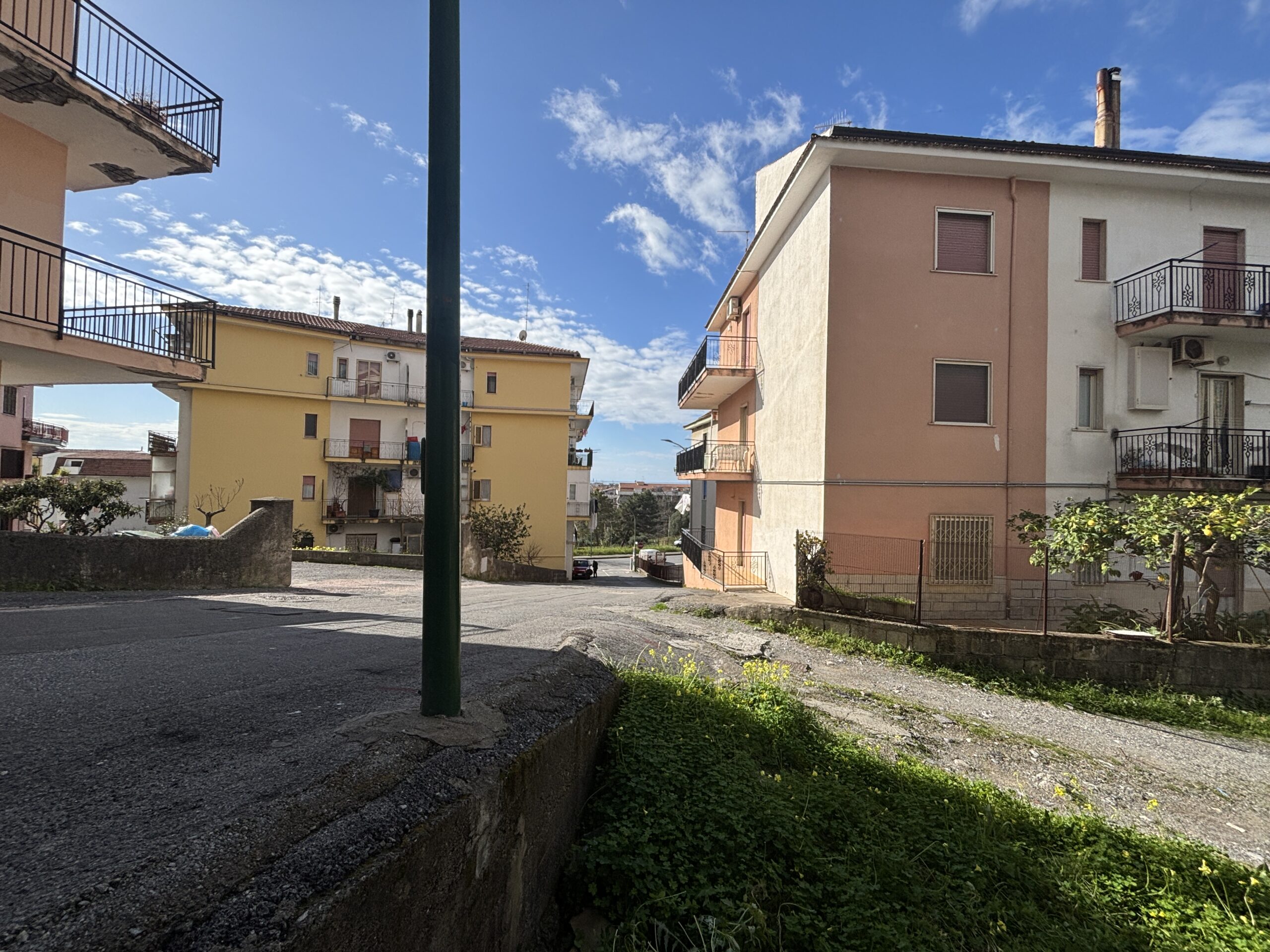 Convenient flat a few steps from the centre.