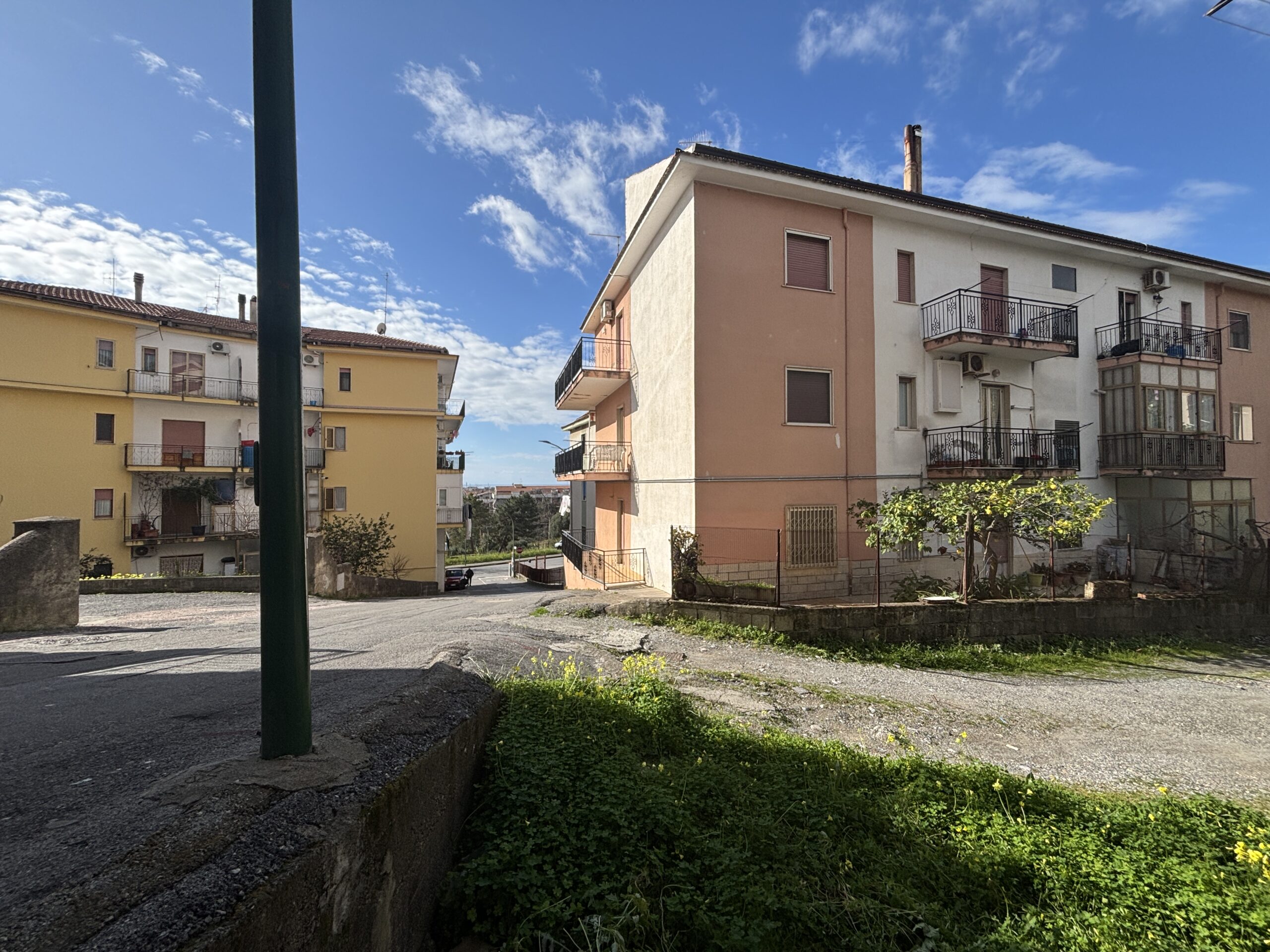 Convenient flat a few steps from the centre.