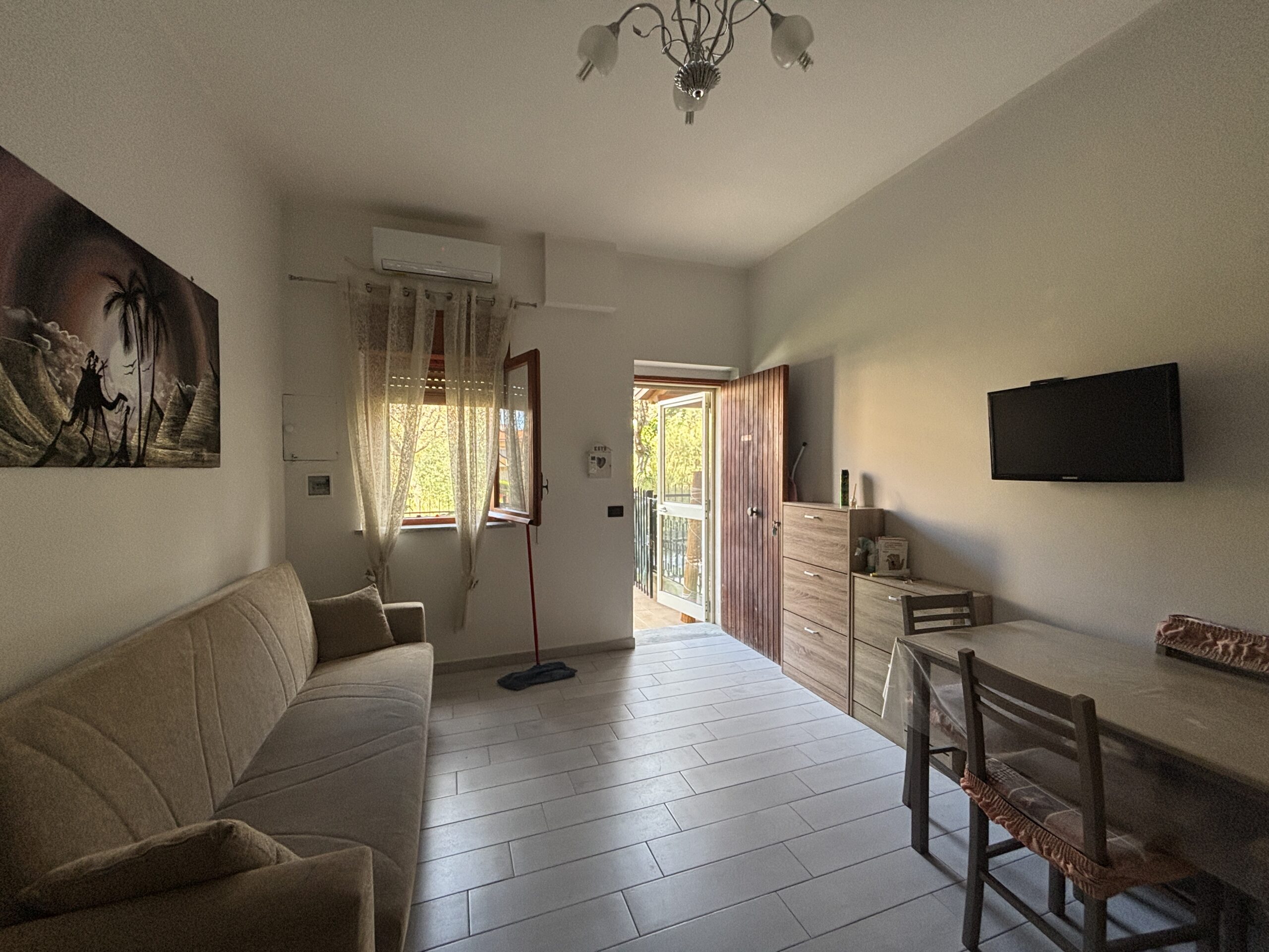 Convenient flat a few steps from the centre.