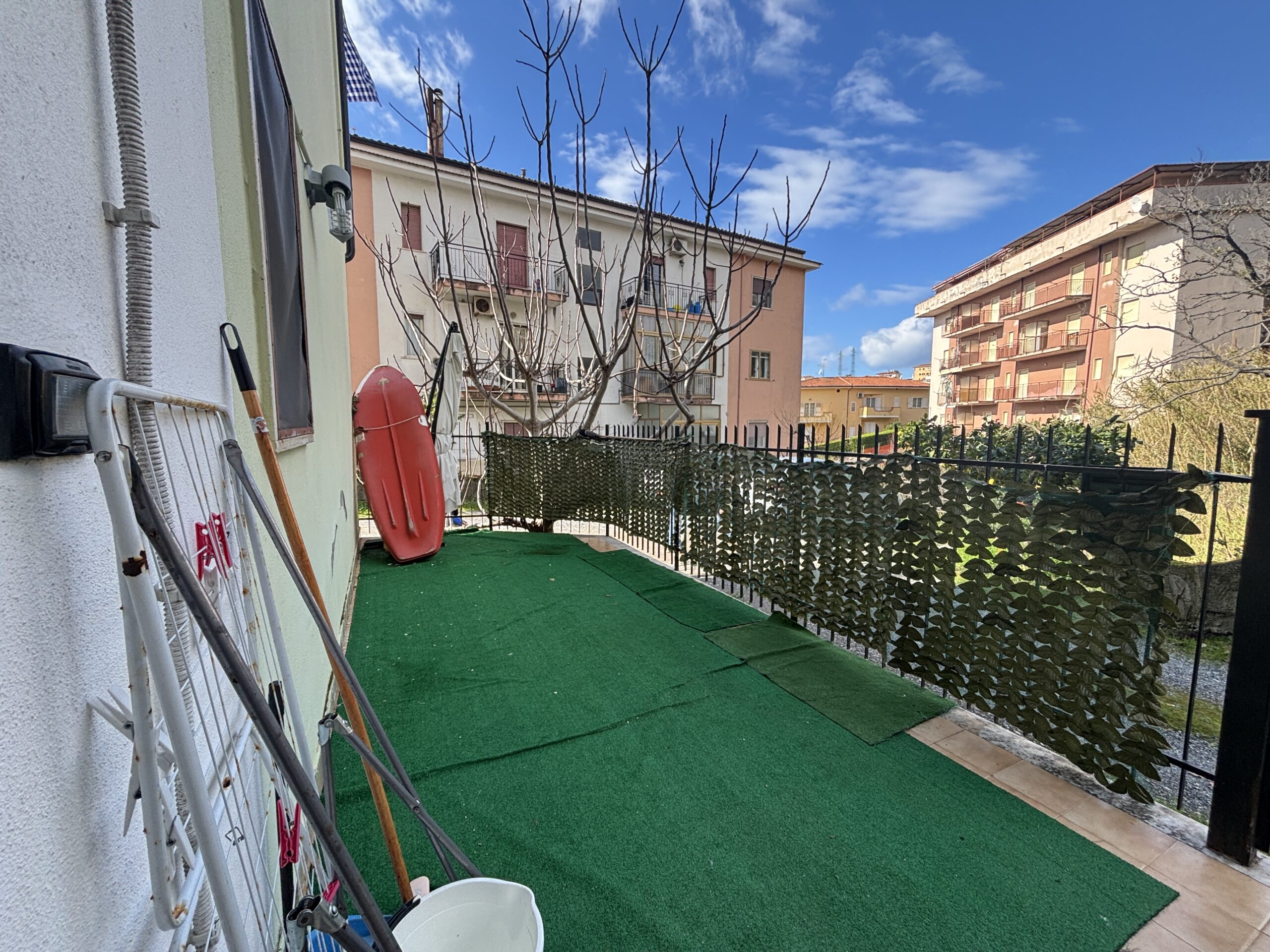 Convenient flat a few steps from the centre.