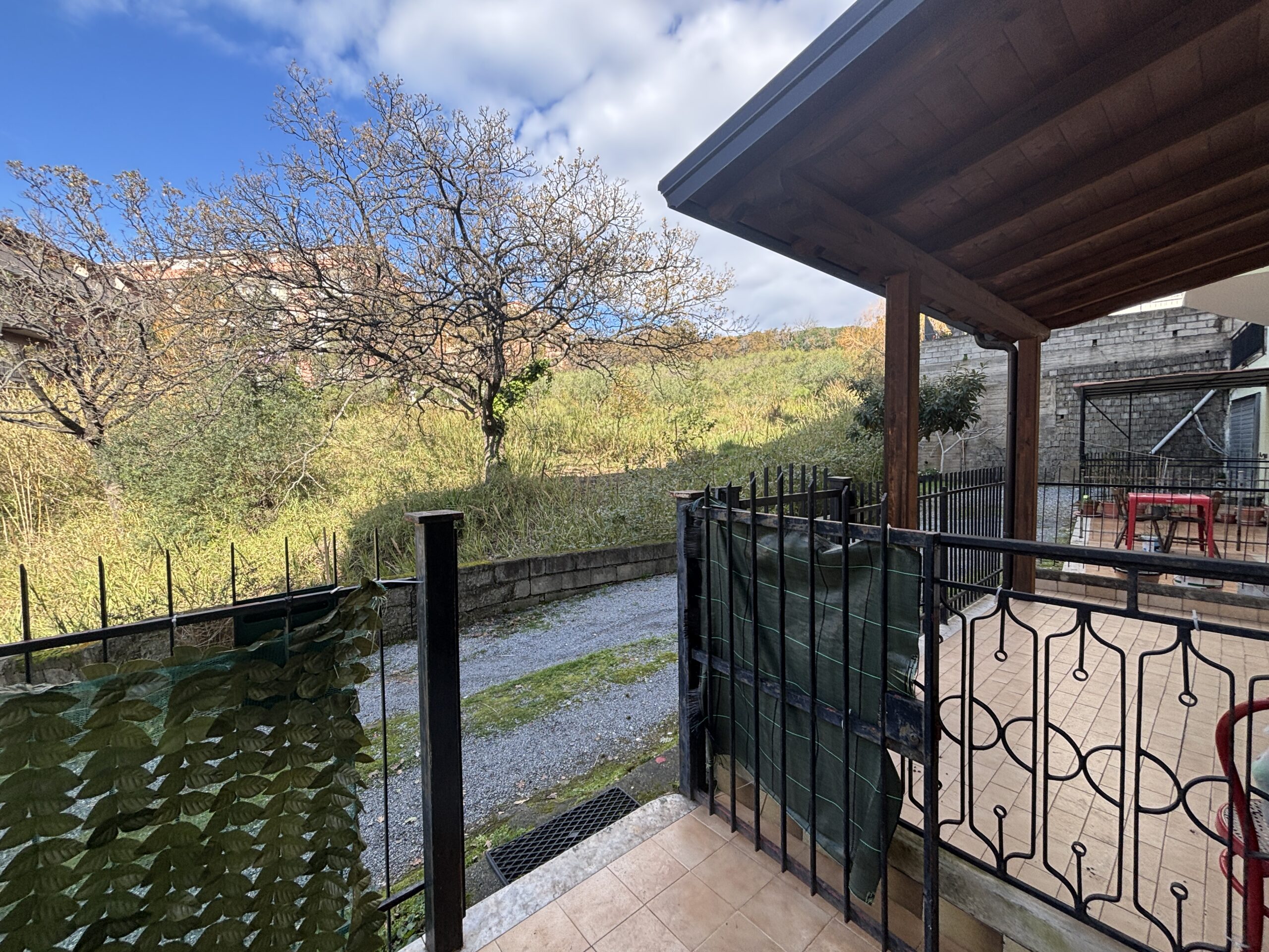 Convenient flat a few steps from the centre.