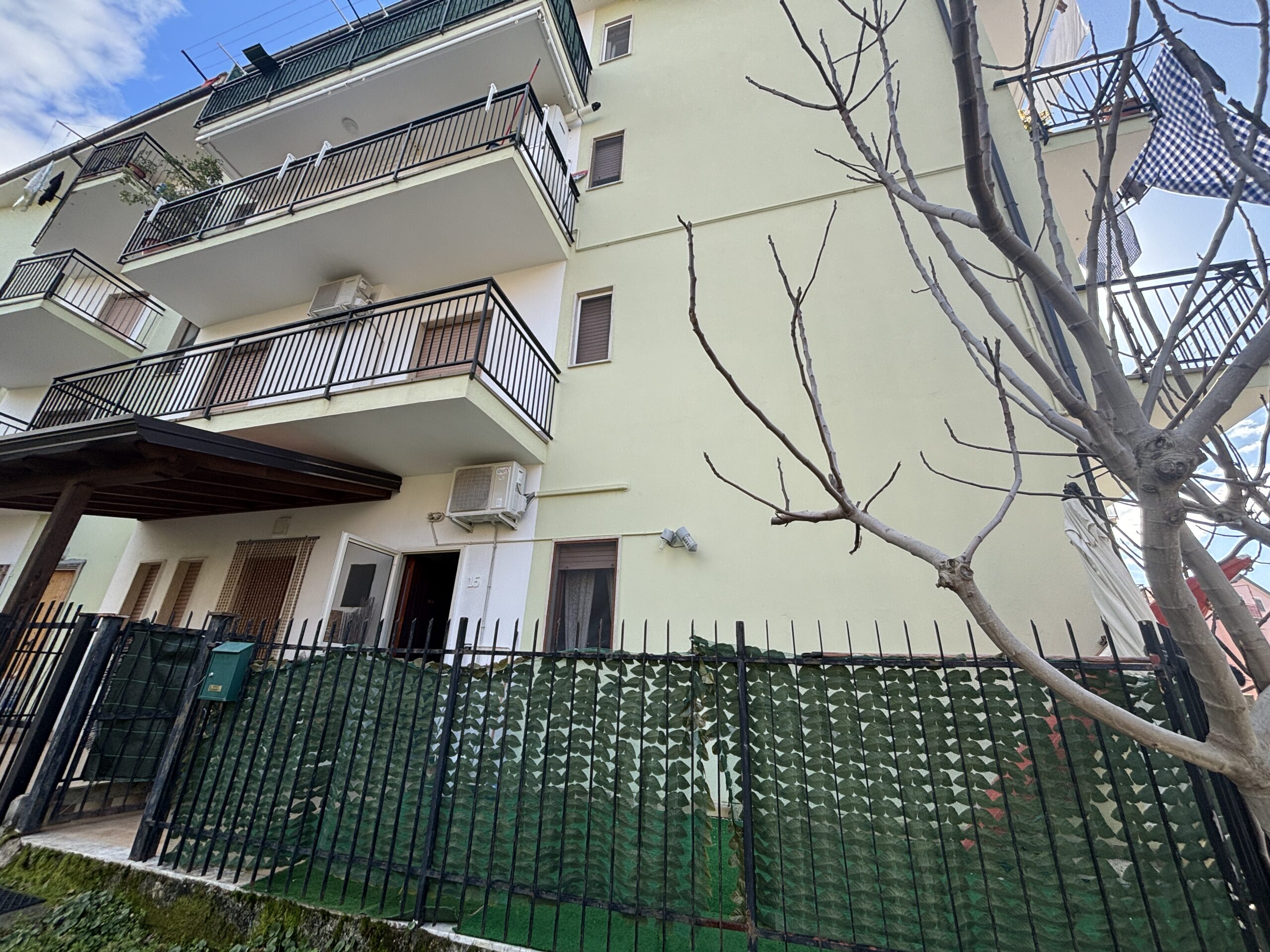 Convenient flat a few steps from the centre.