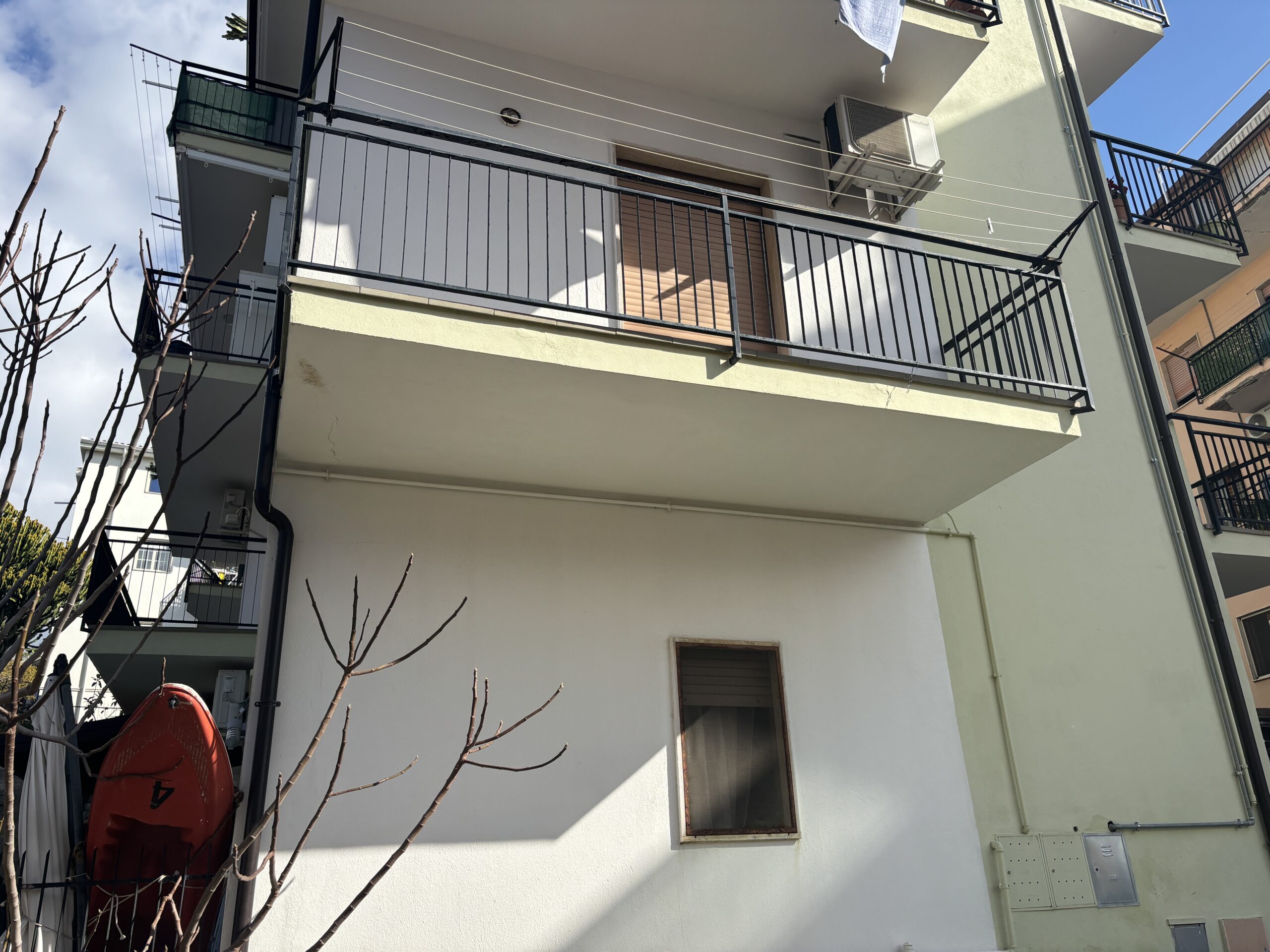 Convenient flat a few steps from the centre.