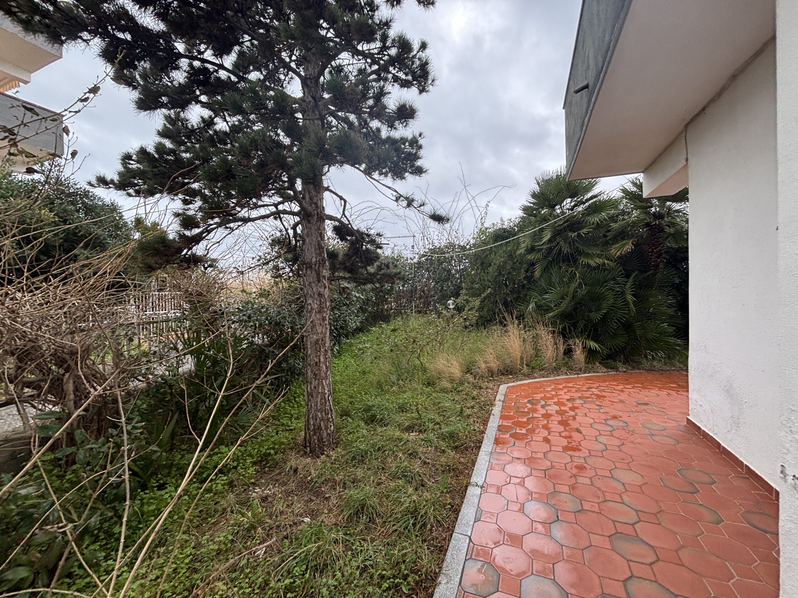 Home a few steps from the sea.