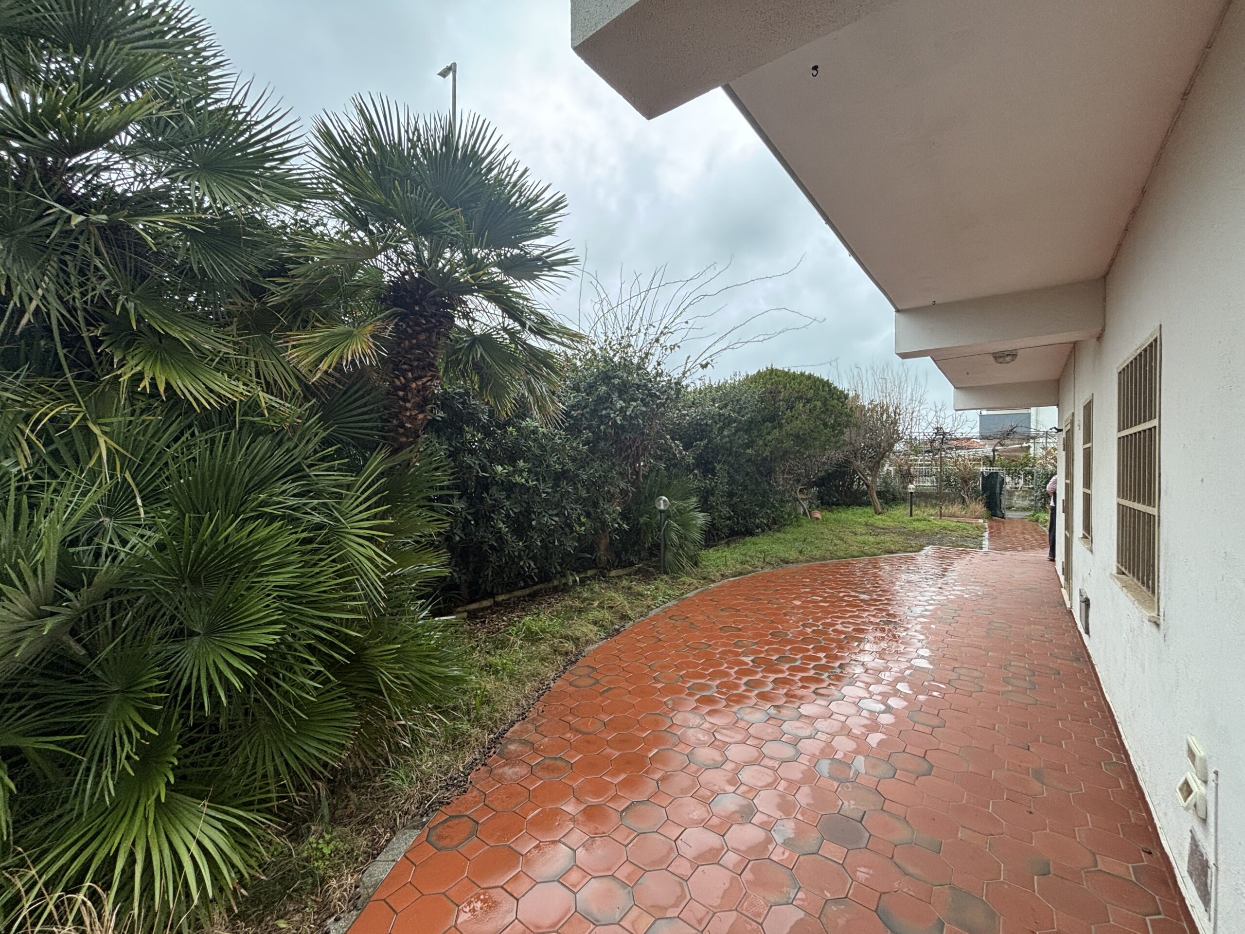 Home a few steps from the sea.