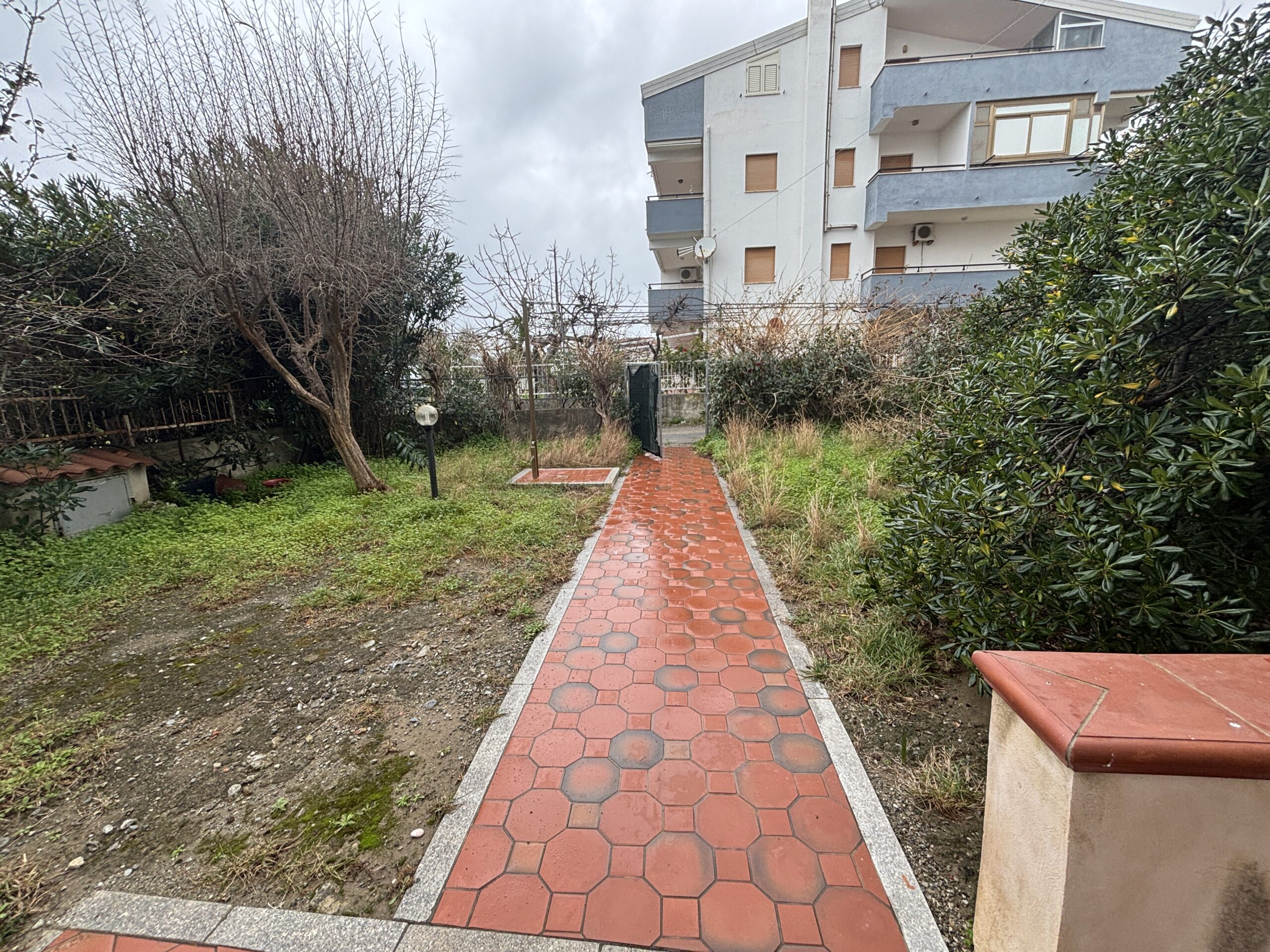 Home a few steps from the sea.