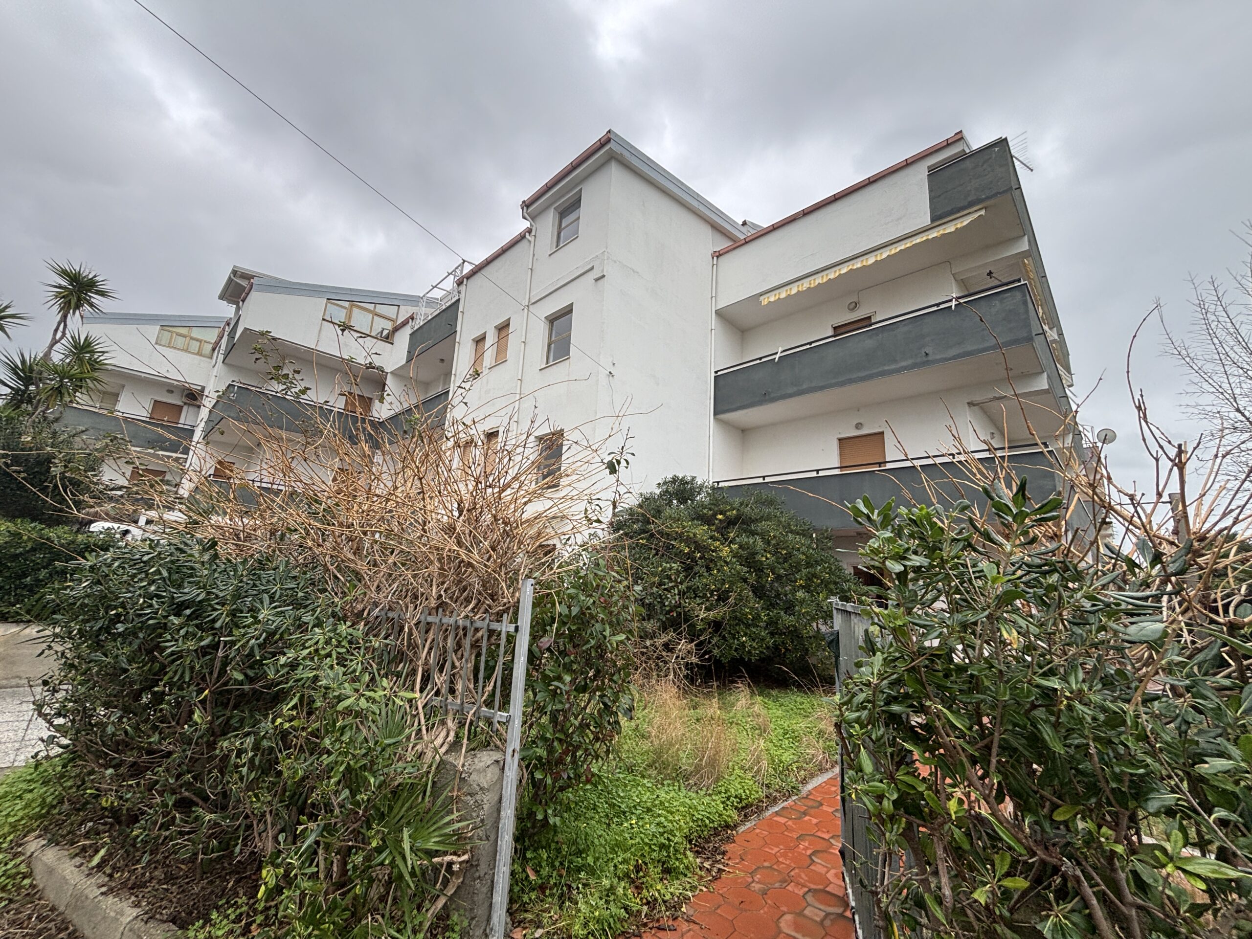 Home a few steps from the sea.