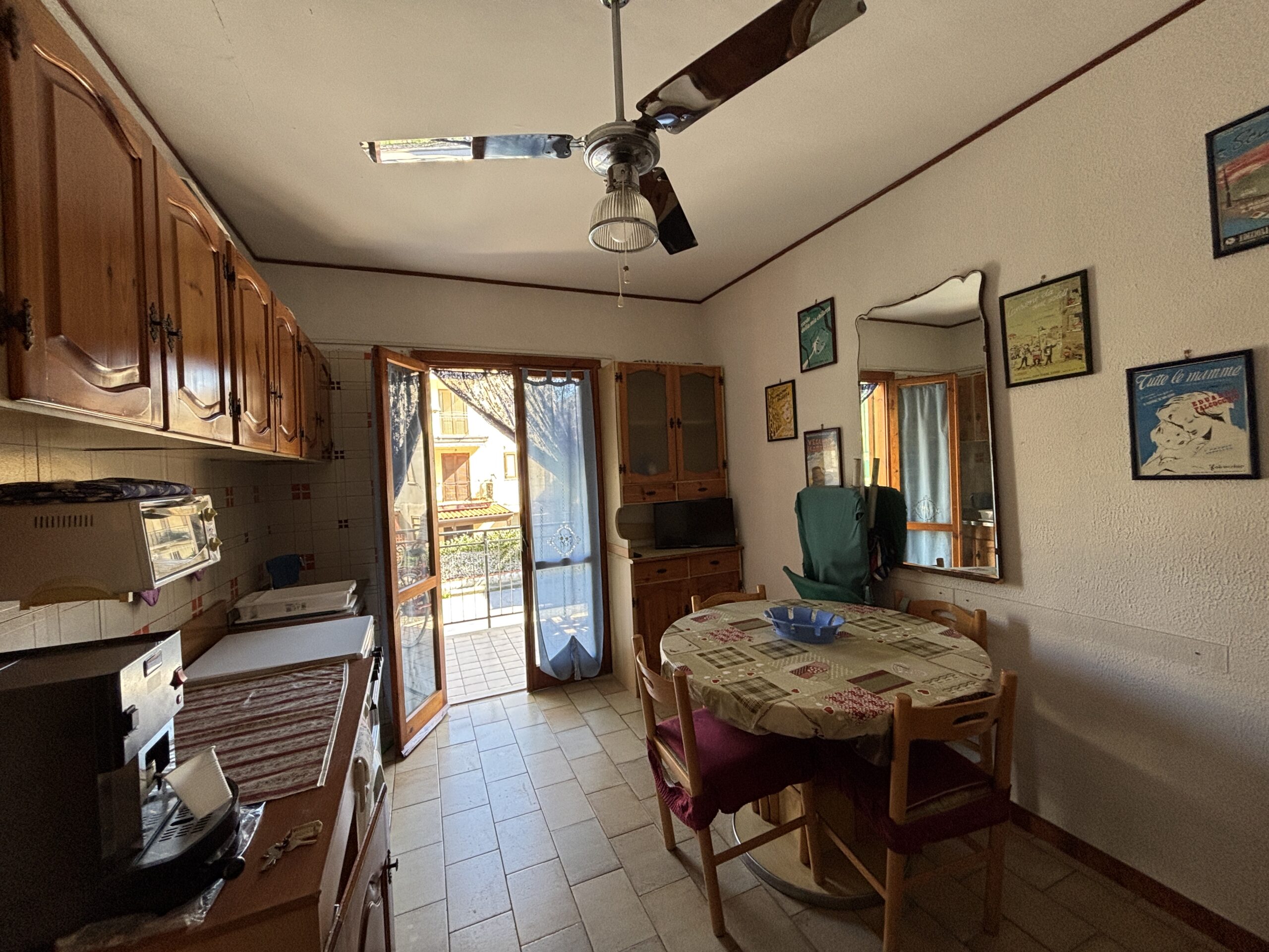 Convenient flat in a quiet and well-connected neighborhood.