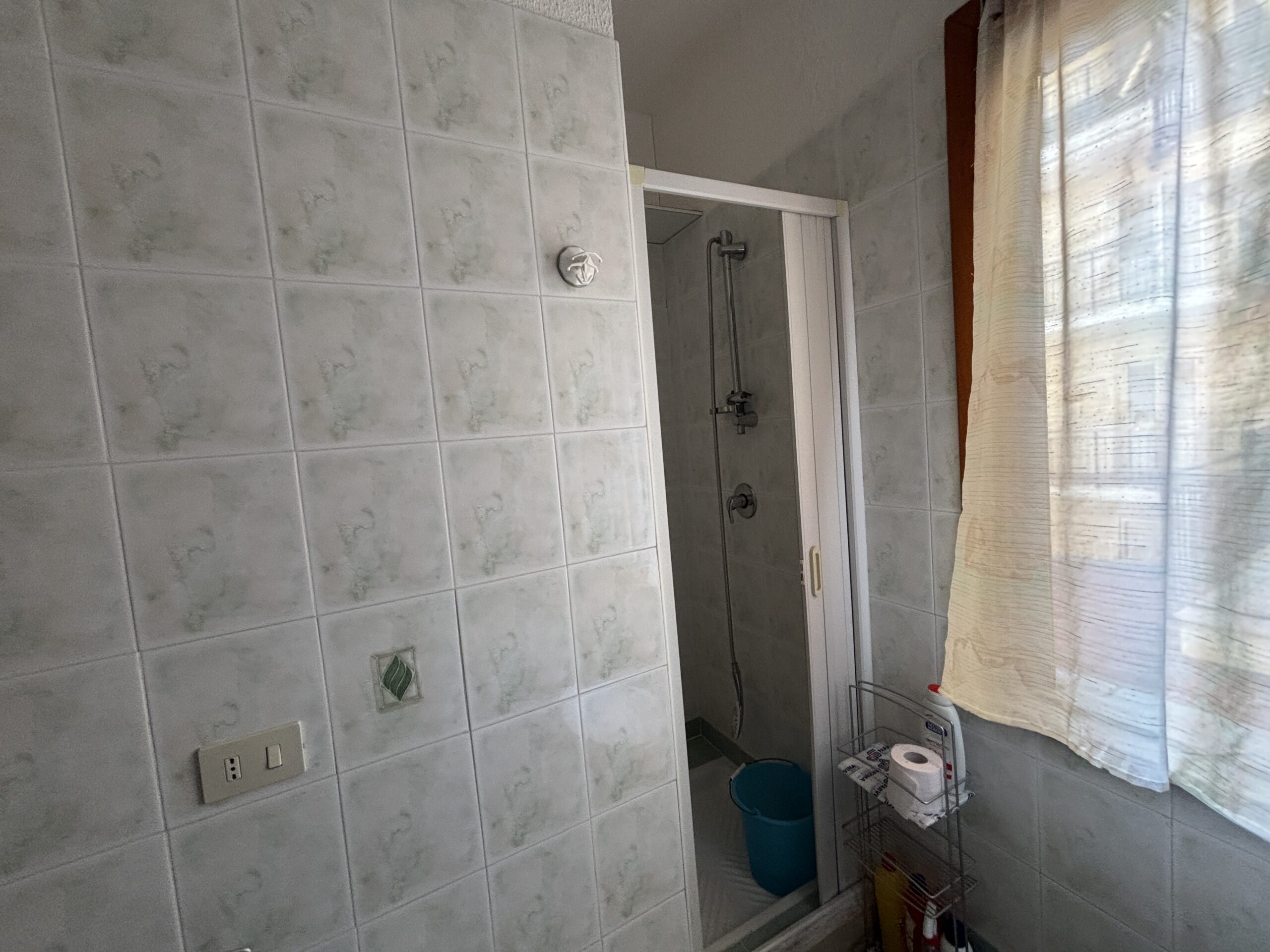 Convenient flat in a quiet and well-connected neighborhood.