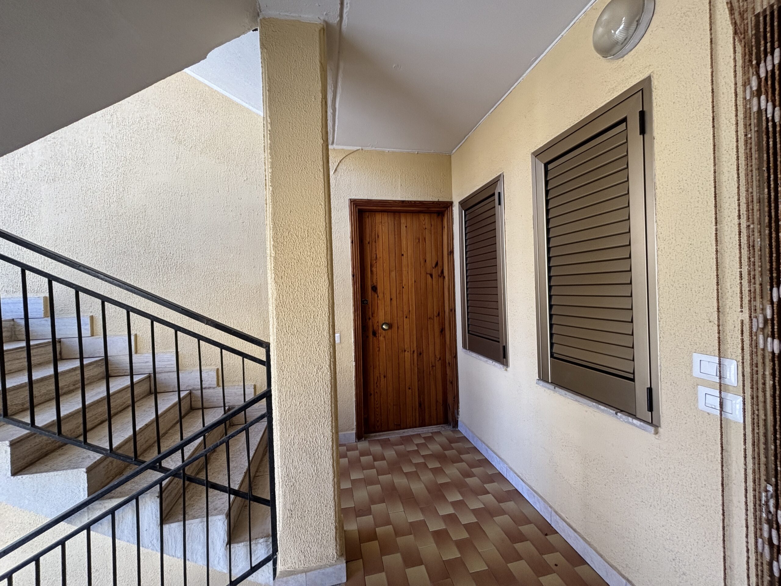 Convenient flat in a quiet and well-connected neighborhood.