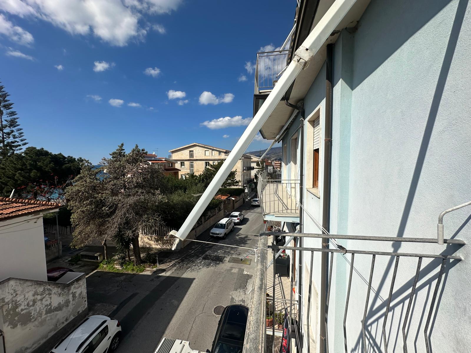 A condo with sea views in the heart of Acquappesa Marina.