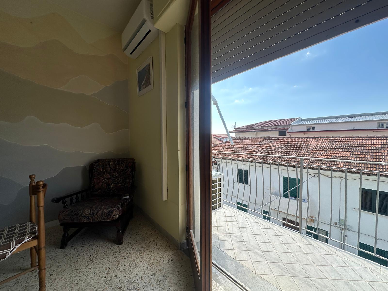 A condo with sea views in the heart of Acquappesa Marina.