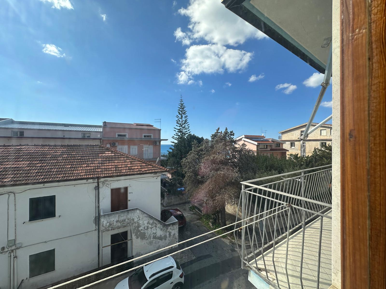 A condo with sea views in the heart of Acquappesa Marina.