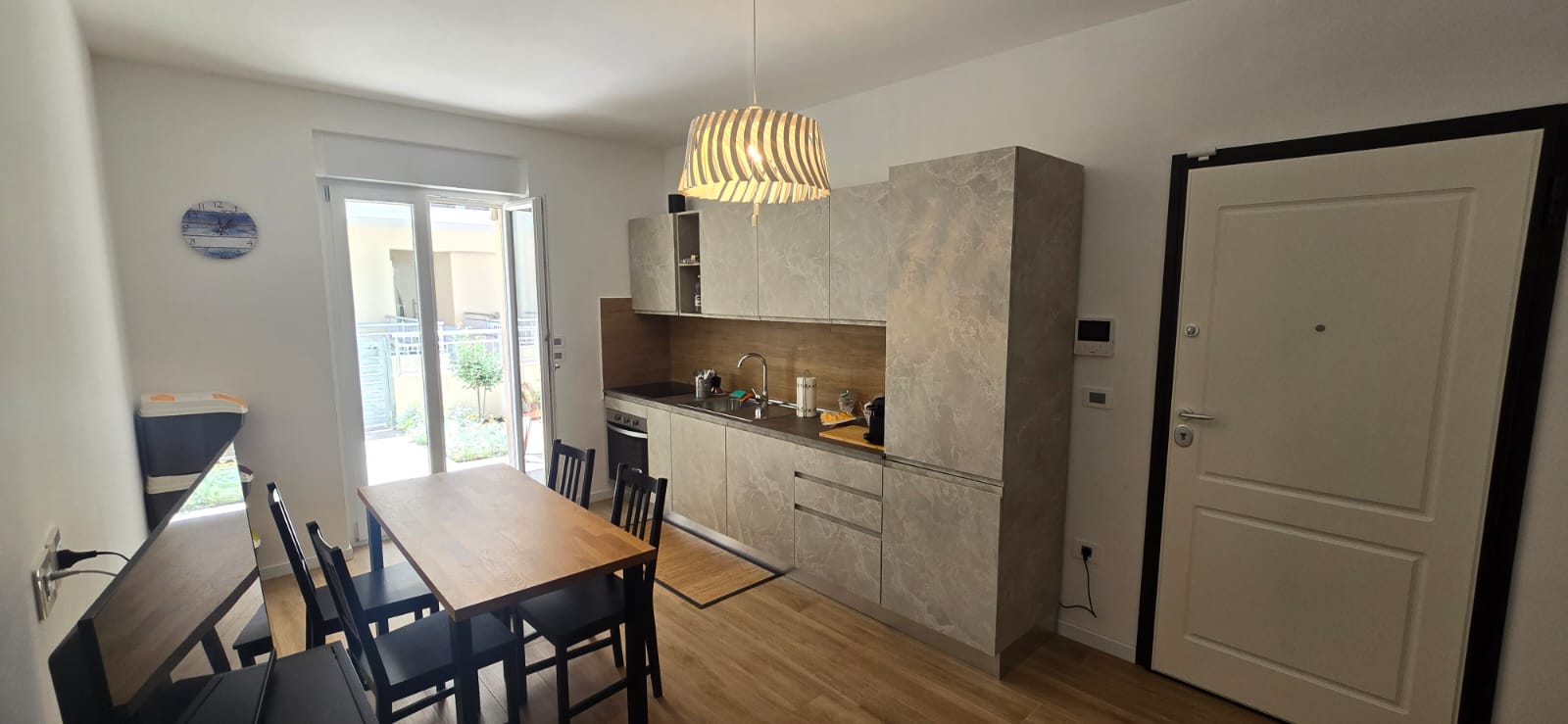 Two bedroom flat with direct beach access.