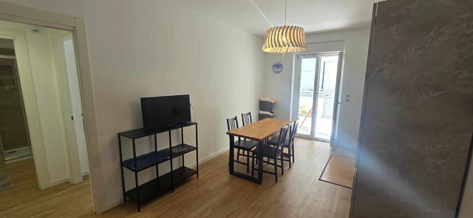 Two bedroom flat with direct beach access.