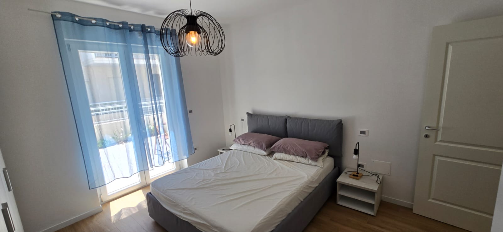 Two bedroom flat with direct beach access.