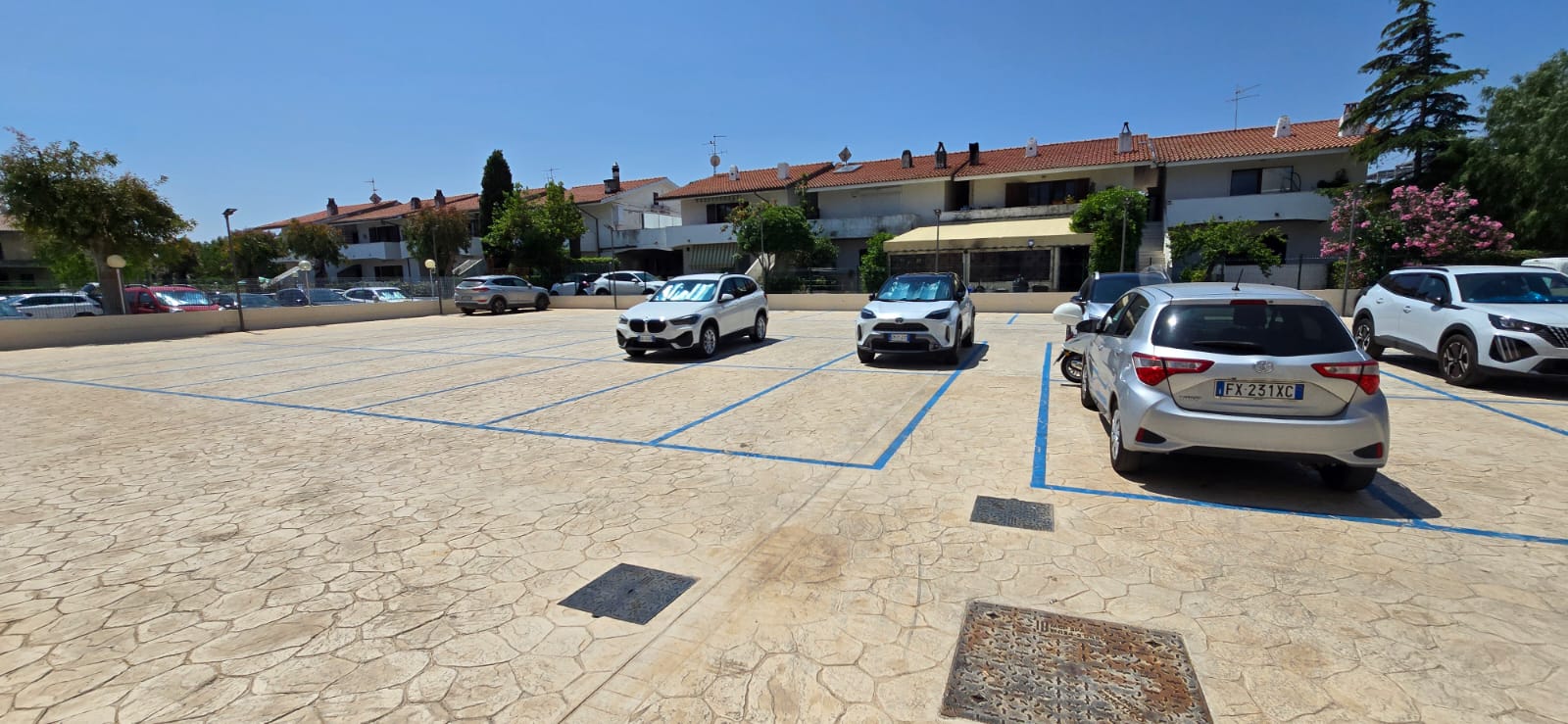 Two bedroom flat with direct beach access.