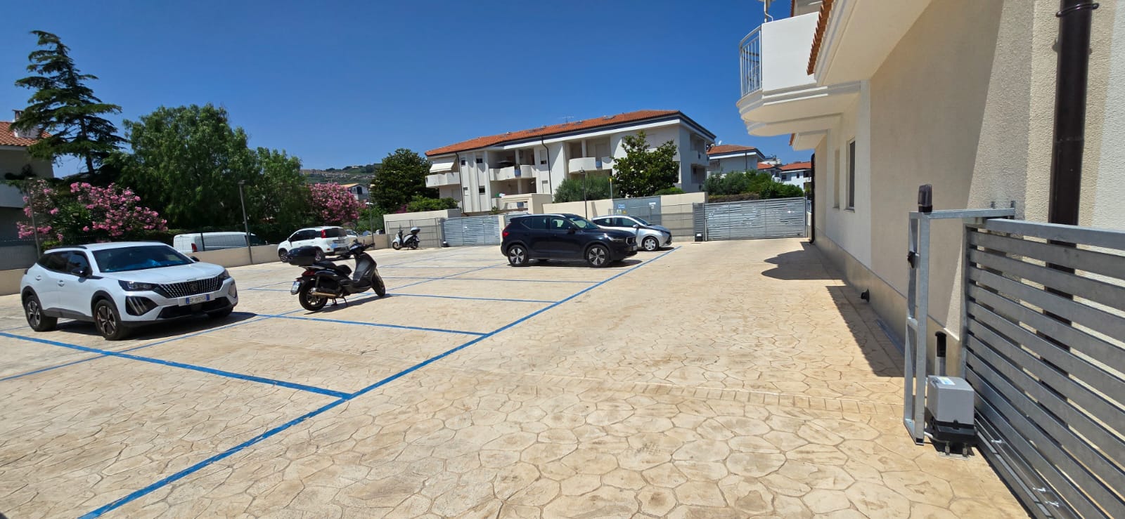 Two bedroom flat with direct beach access.