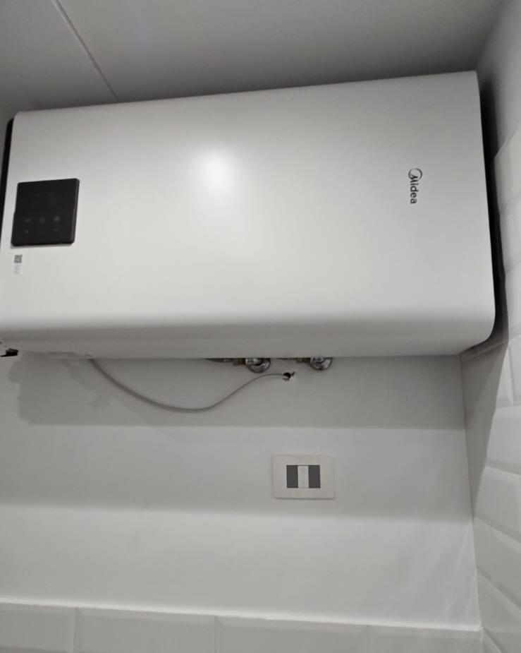 Two bedroom flat with direct beach access.