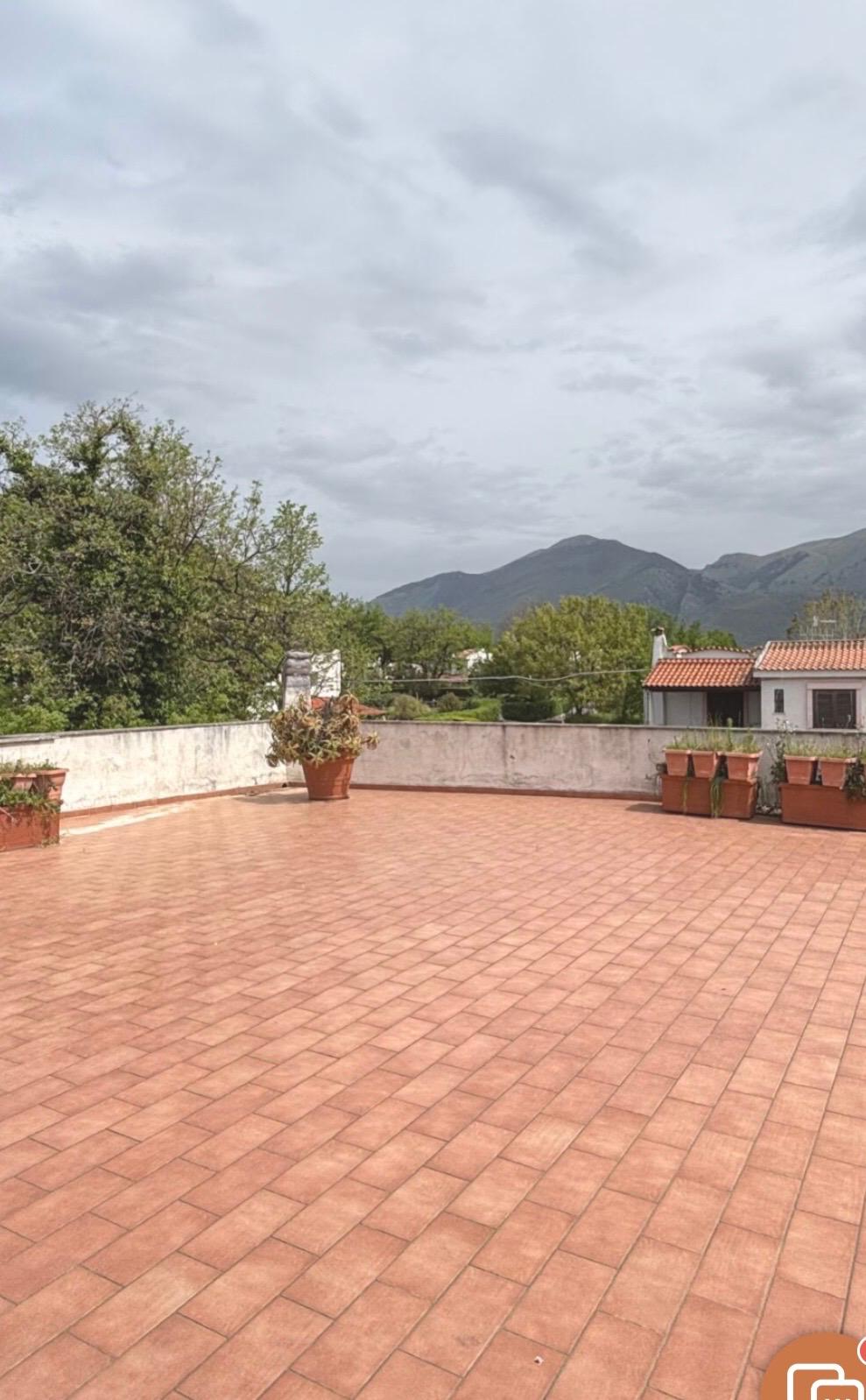 House with terrace on the Tyrrhenian Sea.