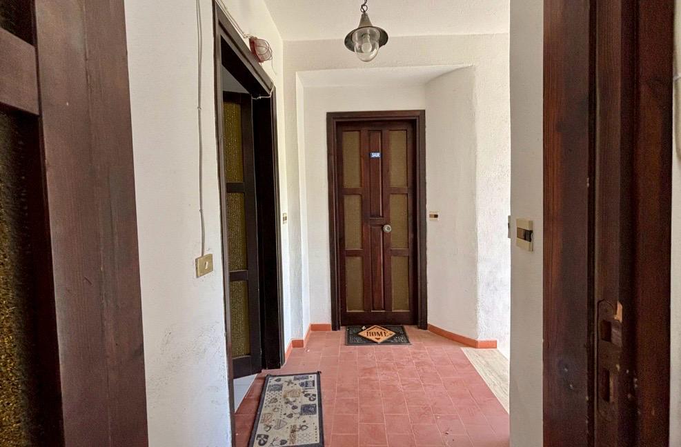 House with terrace on the Tyrrhenian Sea.