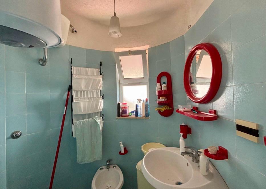 House with terrace on the Tyrrhenian Sea.