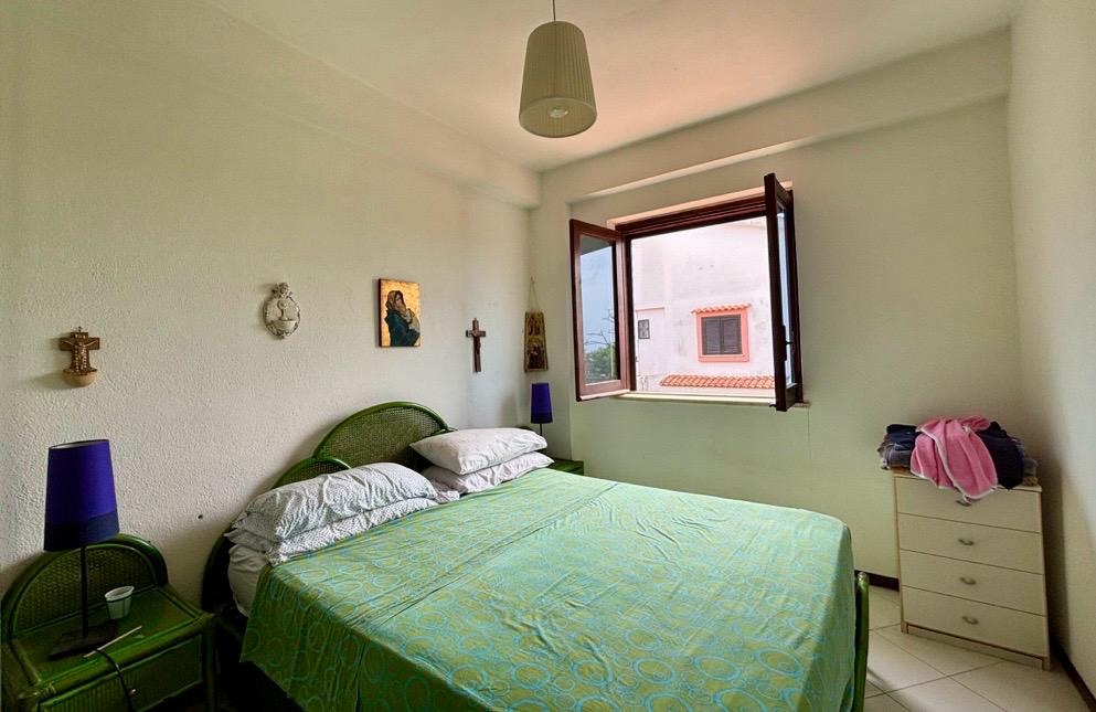 House with terrace on the Tyrrhenian Sea.