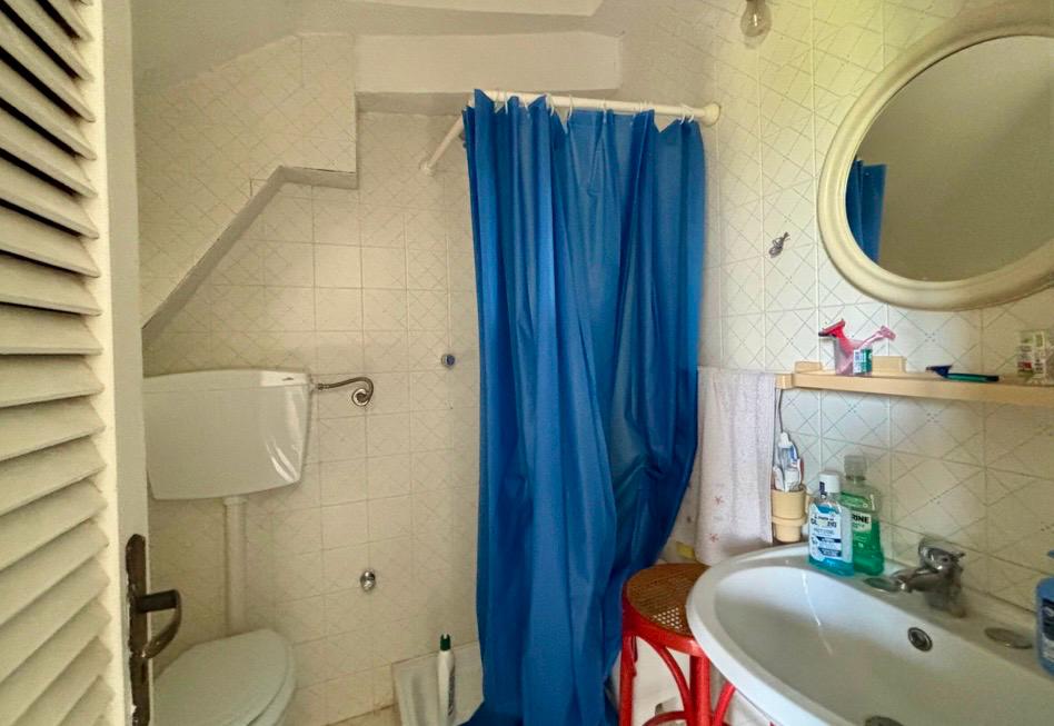 House with terrace on the Tyrrhenian Sea.