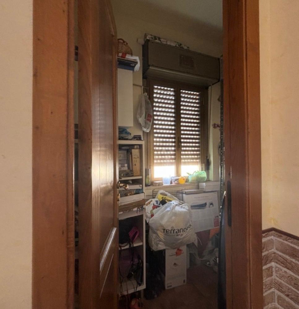 A 3-bedroom flat, a few steps from services.