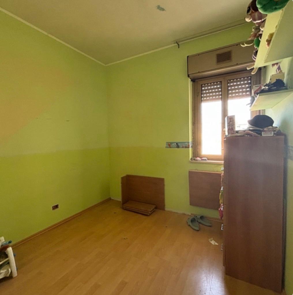 A 3-bedroom flat, a few steps from services.