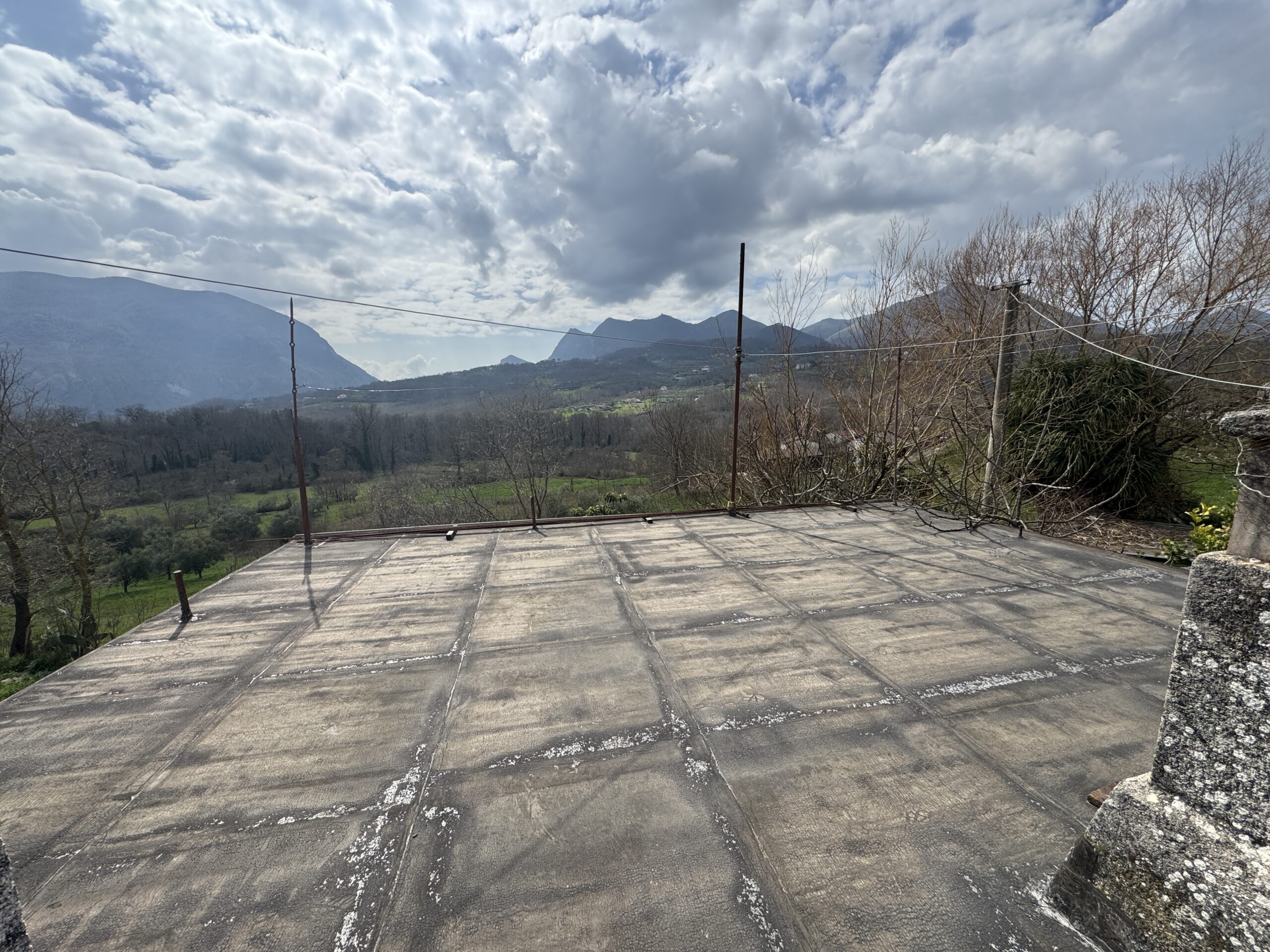 Large house in the middle of nature.
