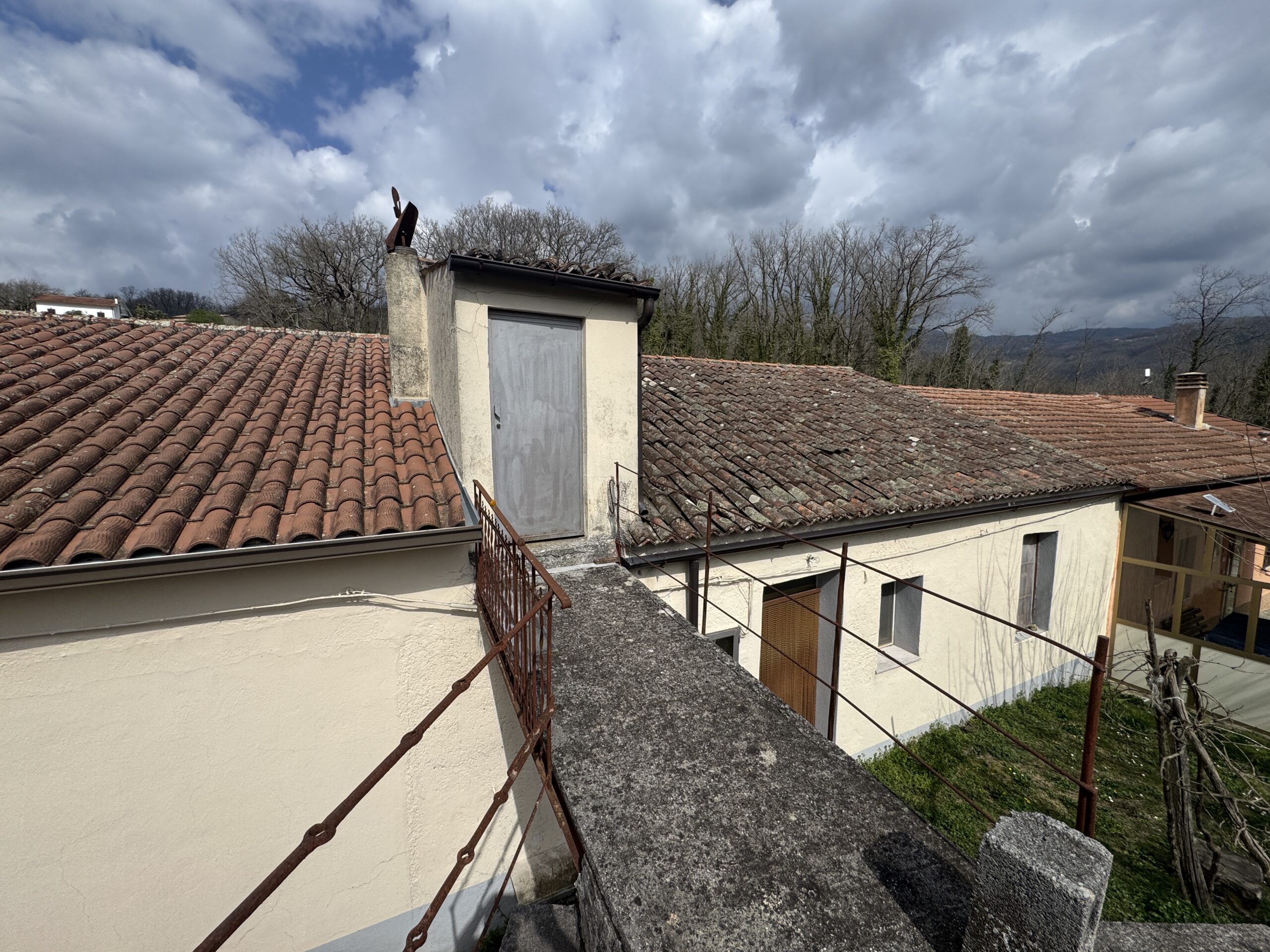Large house in the middle of nature.