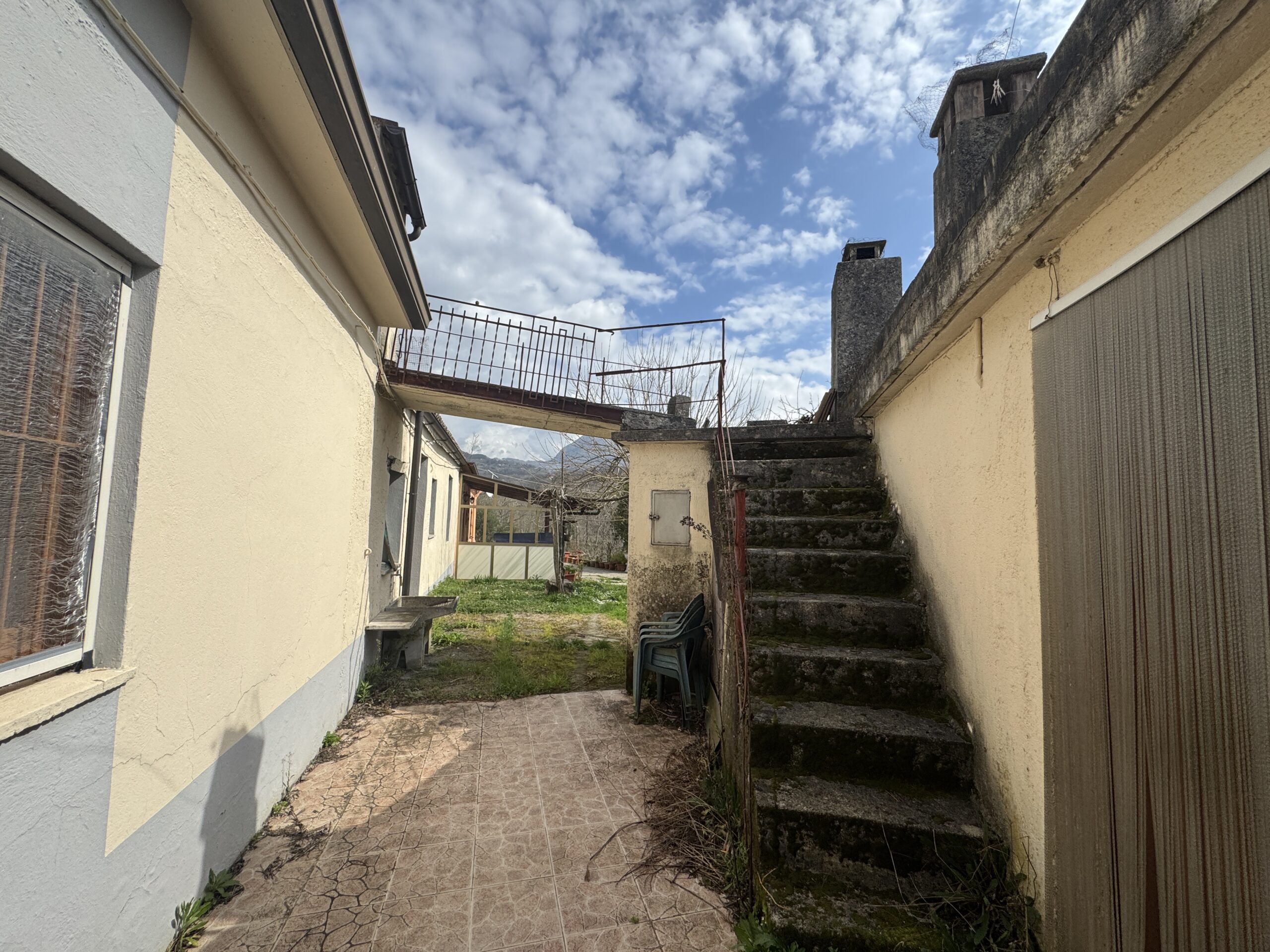 Large house in the middle of nature.
