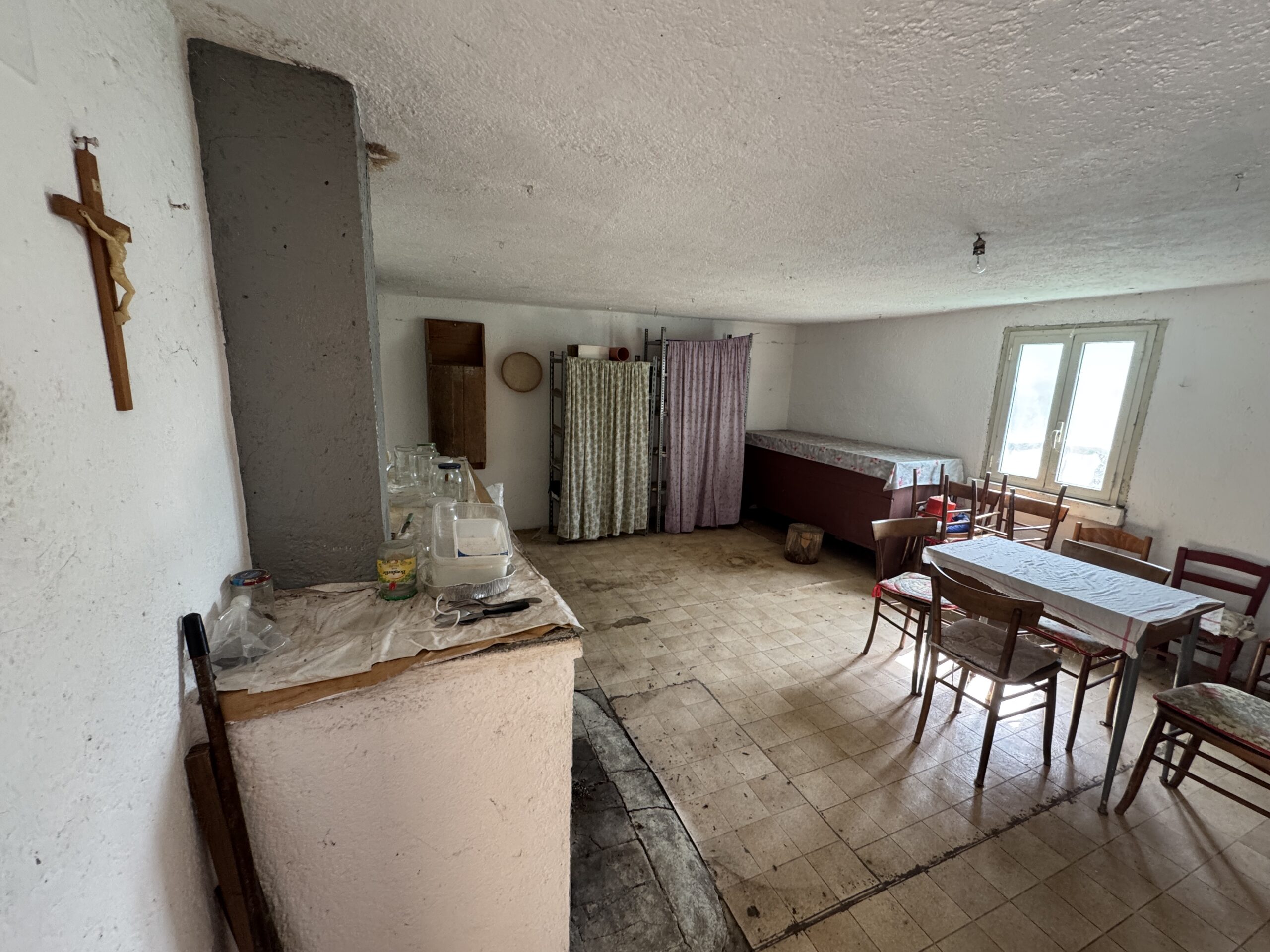 Large house in the middle of nature.