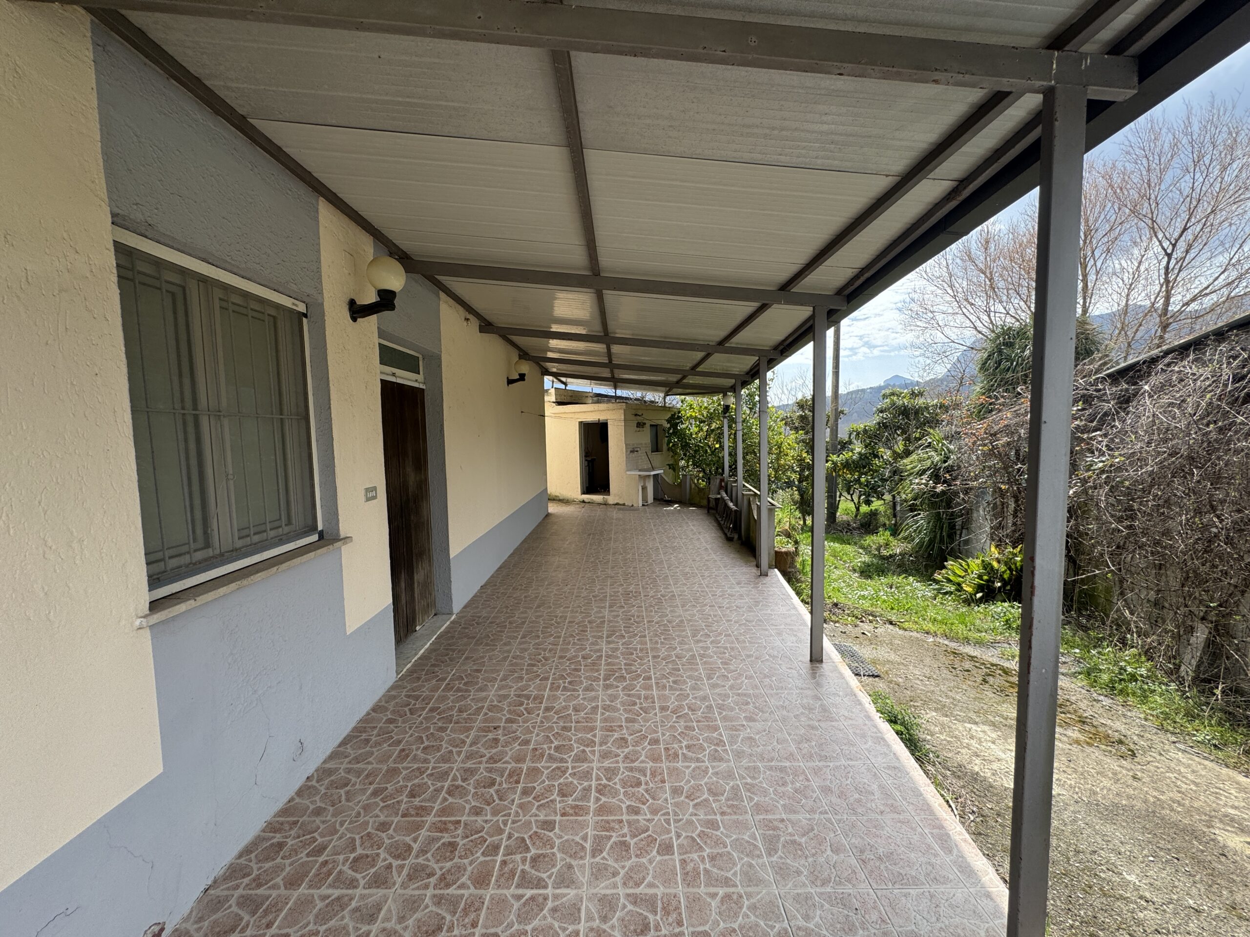 Large house in the middle of nature.