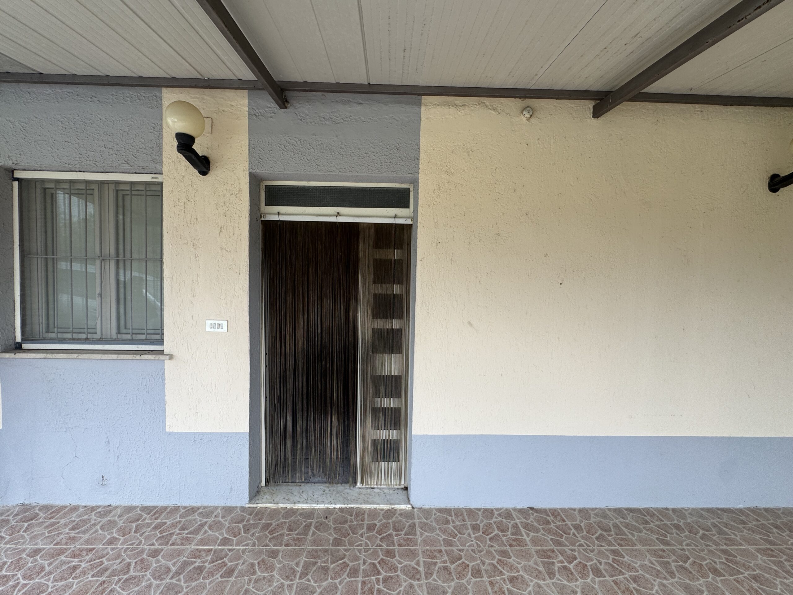 Large house in the middle of nature.