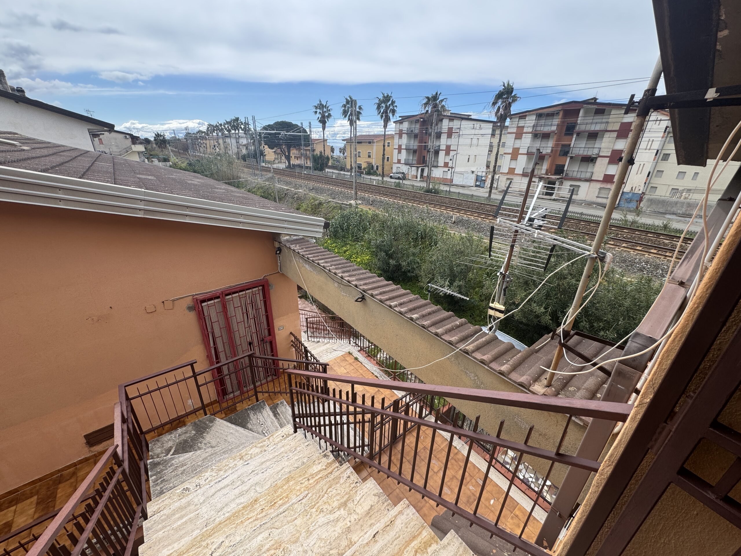 Comfortable apartment right by the sea, excellent investment