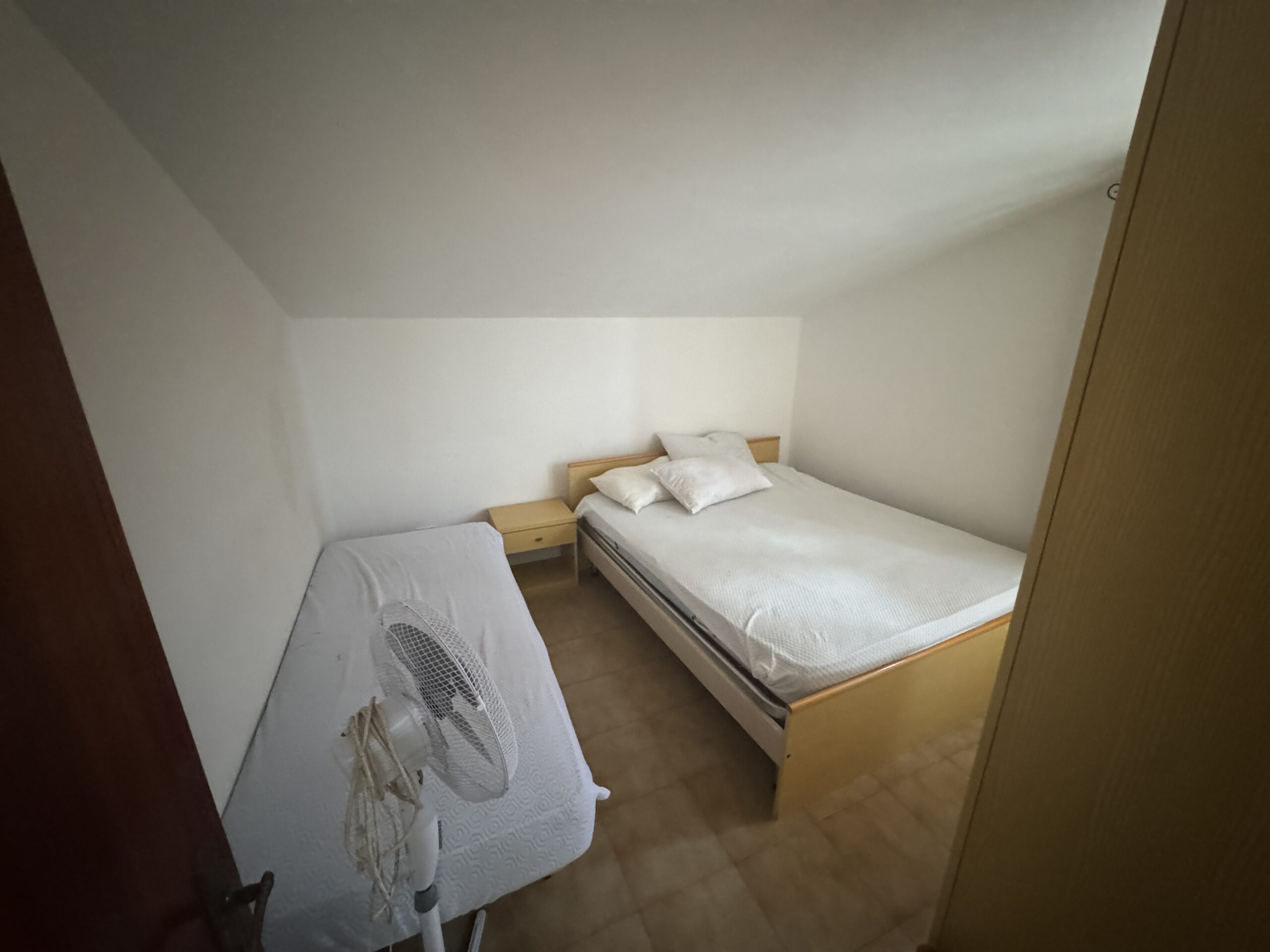 Comfortable apartment right by the sea, excellent investment