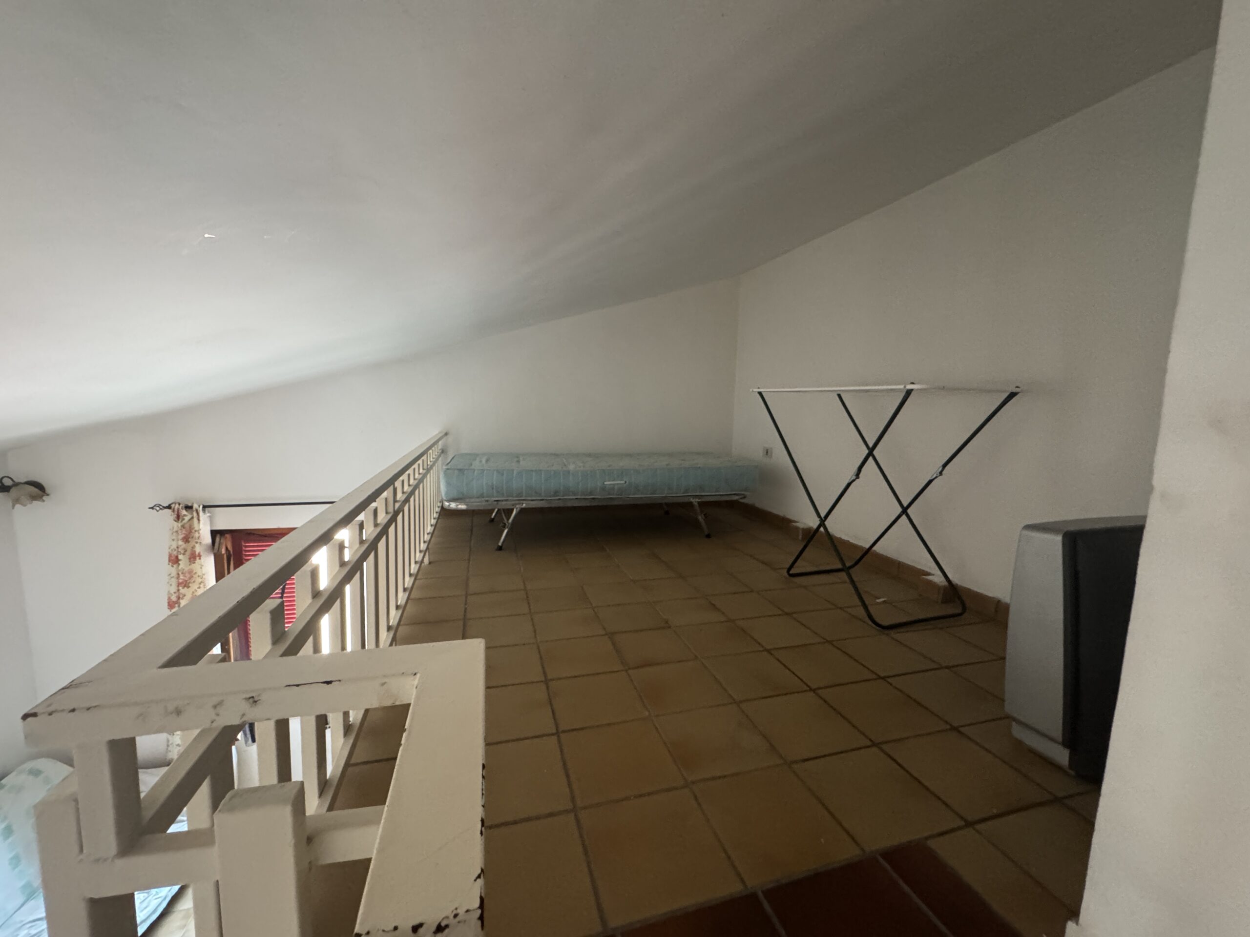Comfortable apartment right by the sea, excellent investment