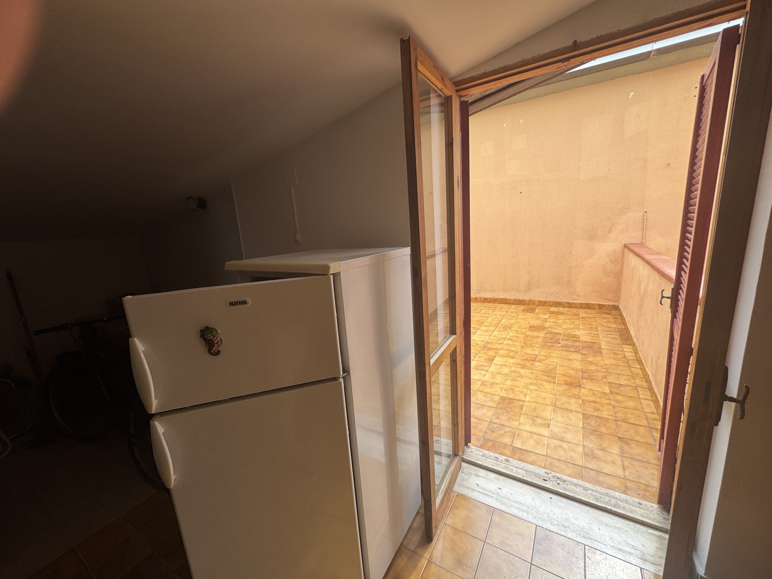 Apartment in Torremezzo di Falconara, 100 metres from the sea.